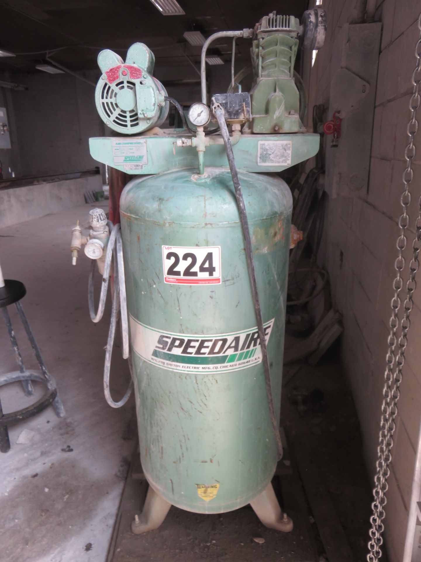 SPEEDAIR 5Z185 5HP VERTICAL TANK MOUNT AIR COMPRESSOR