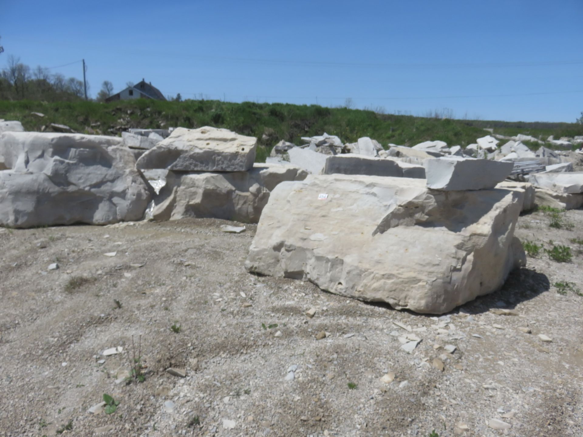 LOT - ASSORTED BEIGE ARMOUR STONE