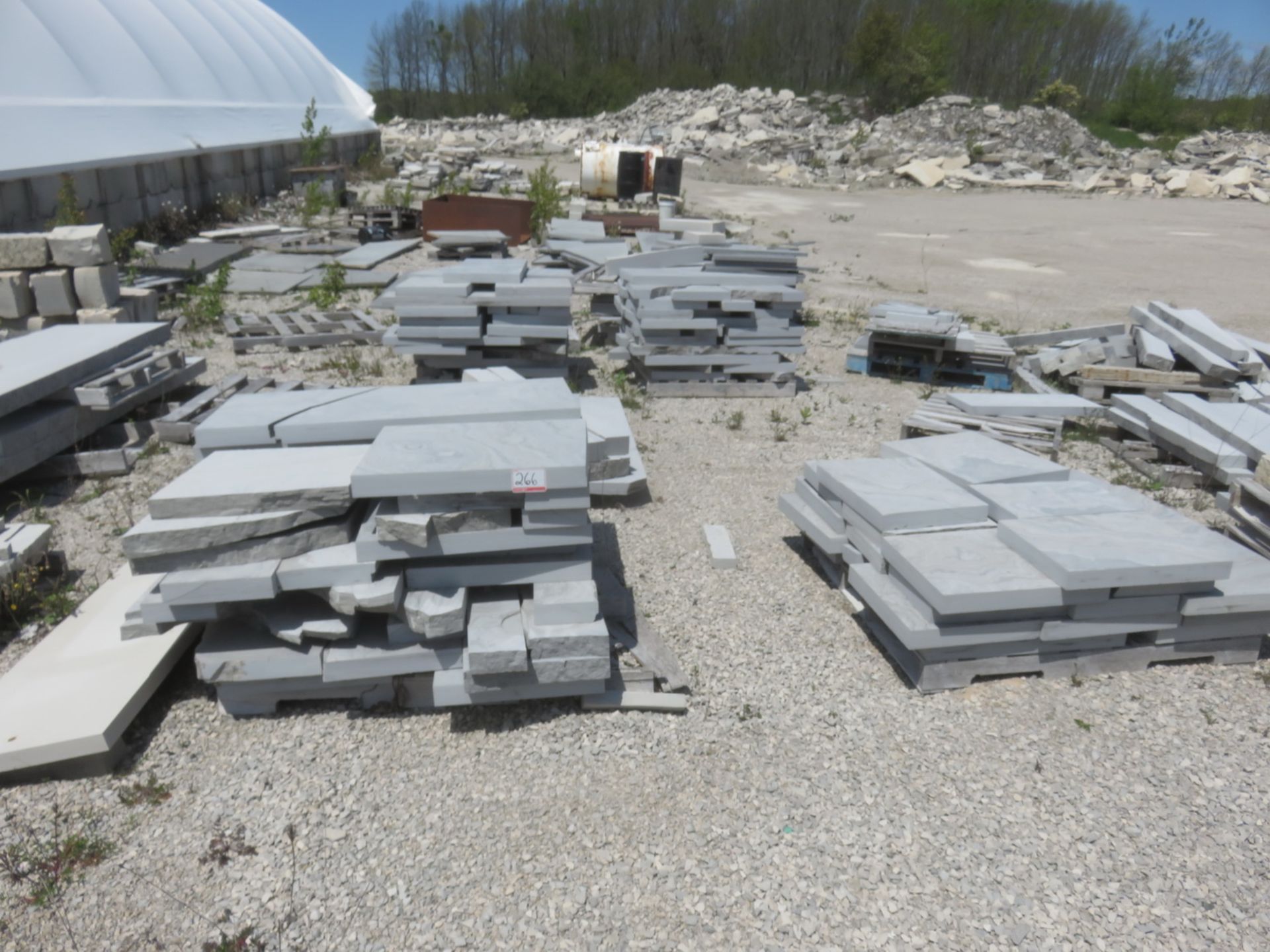 LOT - GREY ASSORTED FLAG STONE
