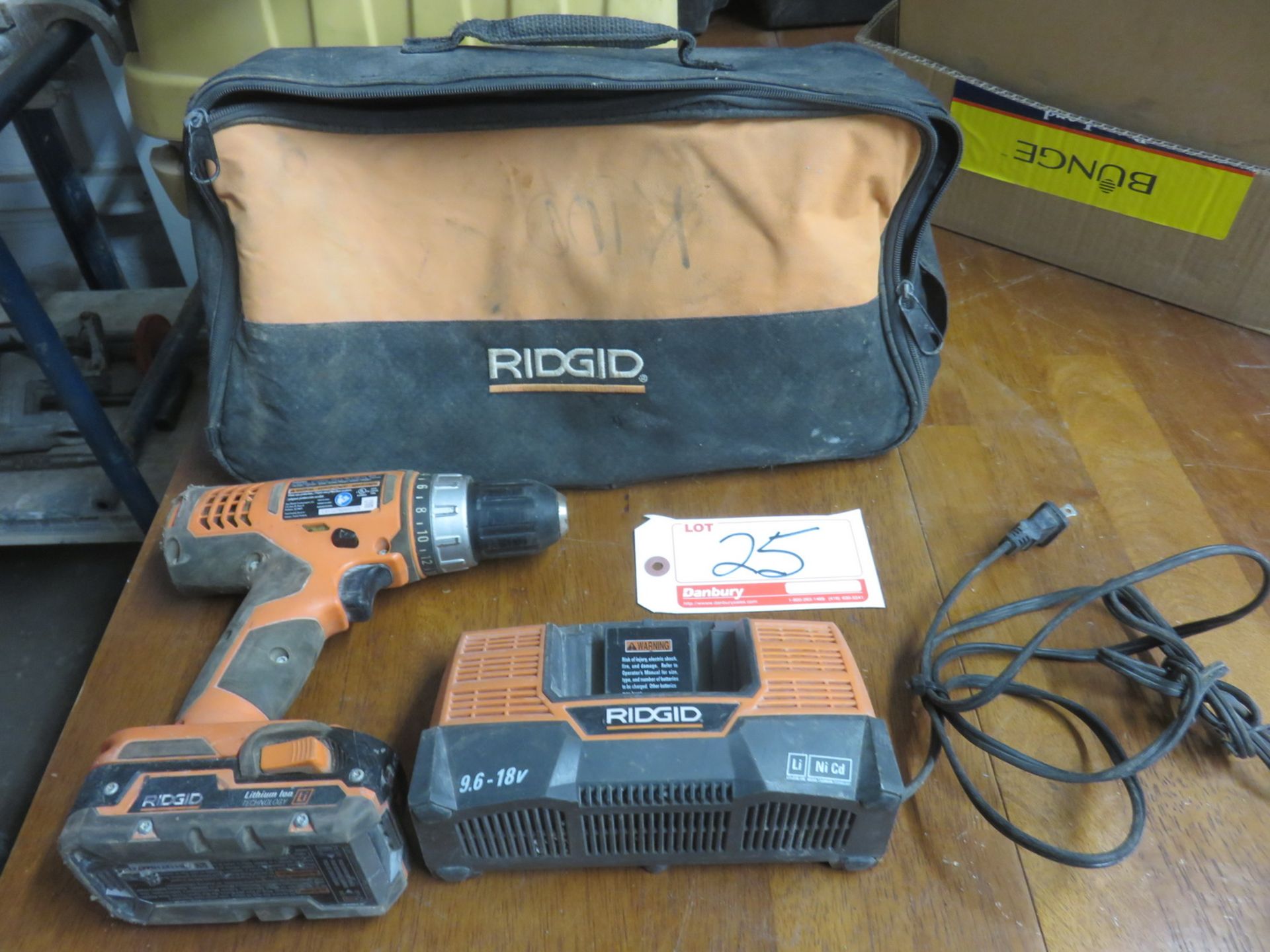 RIDGID 18V BATTERY DRILL W/ CHARGER & TRAVEL BAG