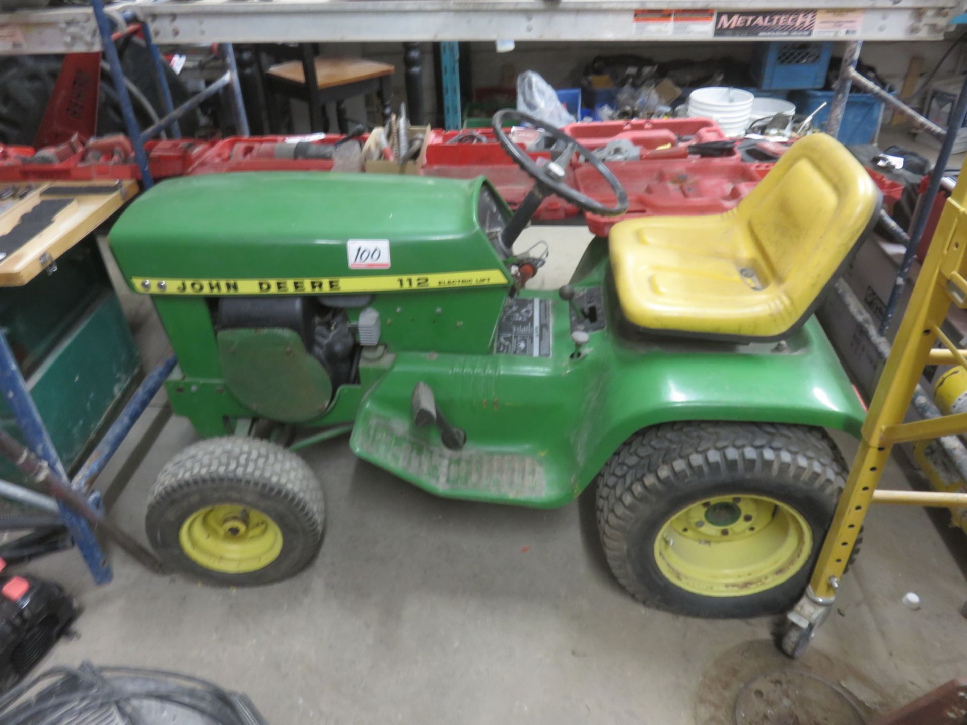 JOHN DEERE MOD 112 ELECTRIC LIFT LAWN TRACTOR C/W GRASS CUTTING DECK & SNOW BLOWER ATTACHMENTS