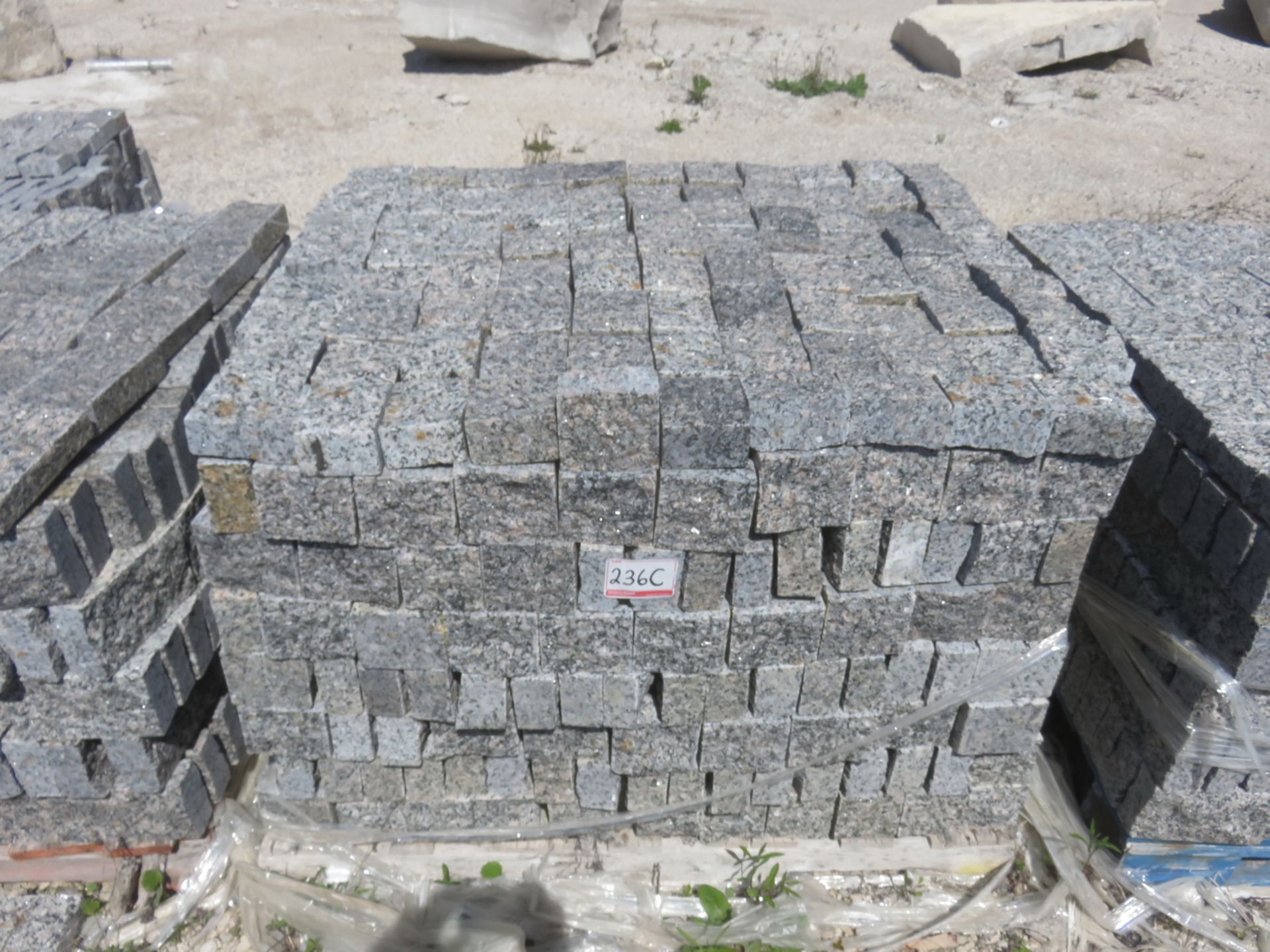 LOT - GRY GRANITE APPROX. 4" X 4.75" X 2" BRICKS