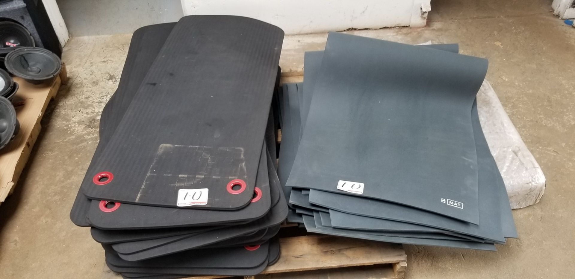 LOT - BLACK ASSTD EXERCISE / YOGA FLOOR MATS