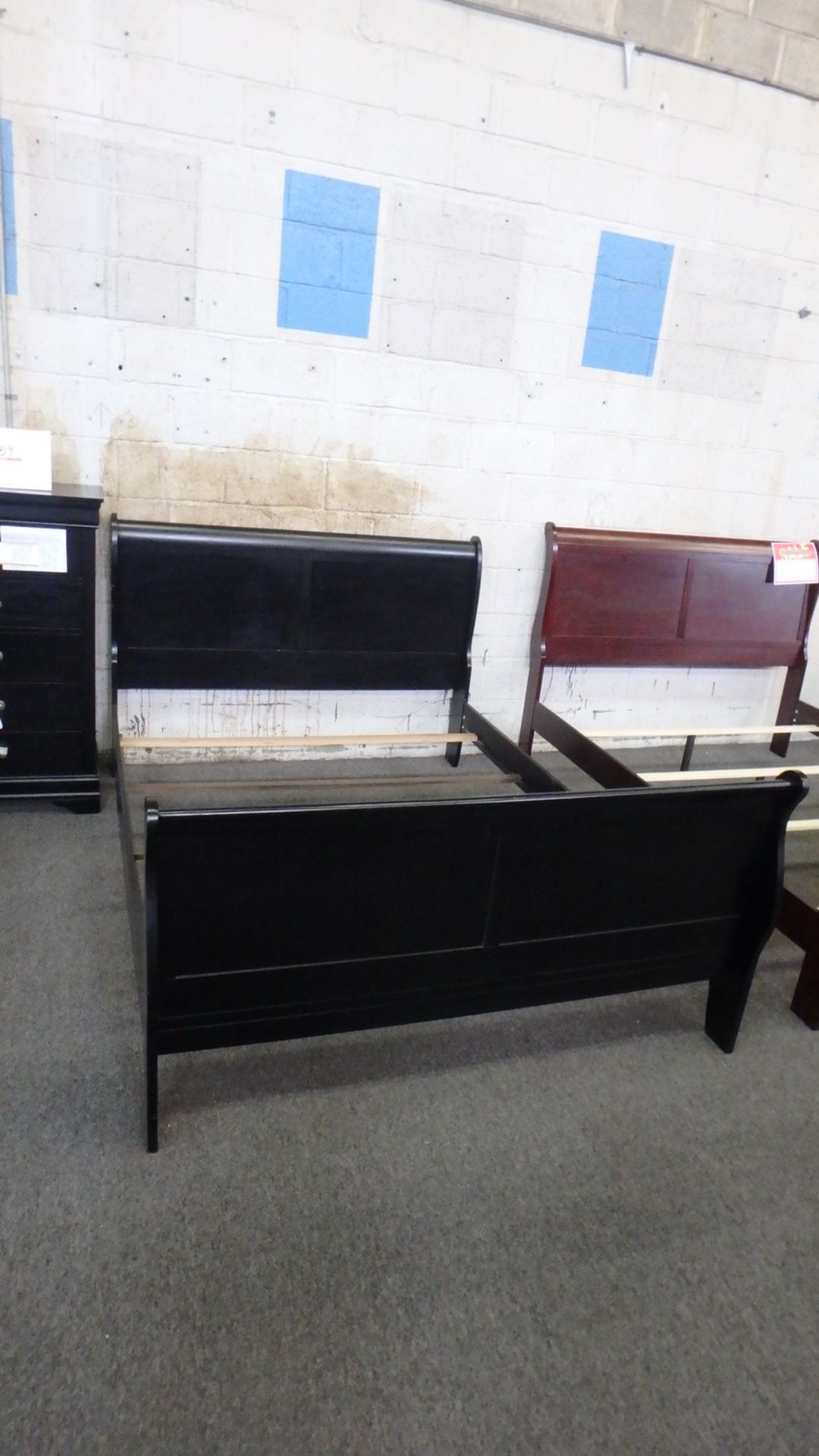 UNITS - (LK-5934) BLACK QUEEN BED FRAME (NEW IN BOX)