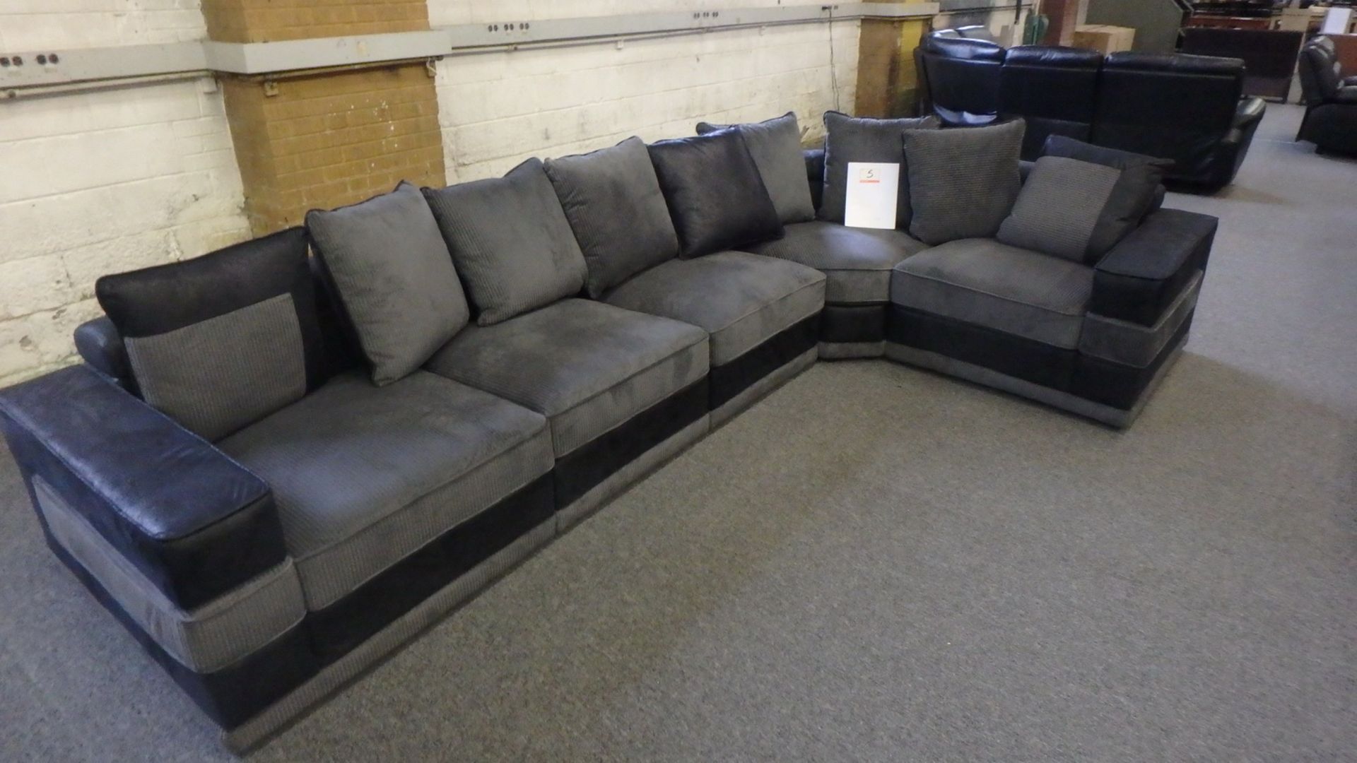 LOT - GREY & BLACK UPHOLSTERED MODULAR L-SHAPED SECTIONAL SOFA C/W THROW PILLOWS (LK-L7220) (DAMAGED