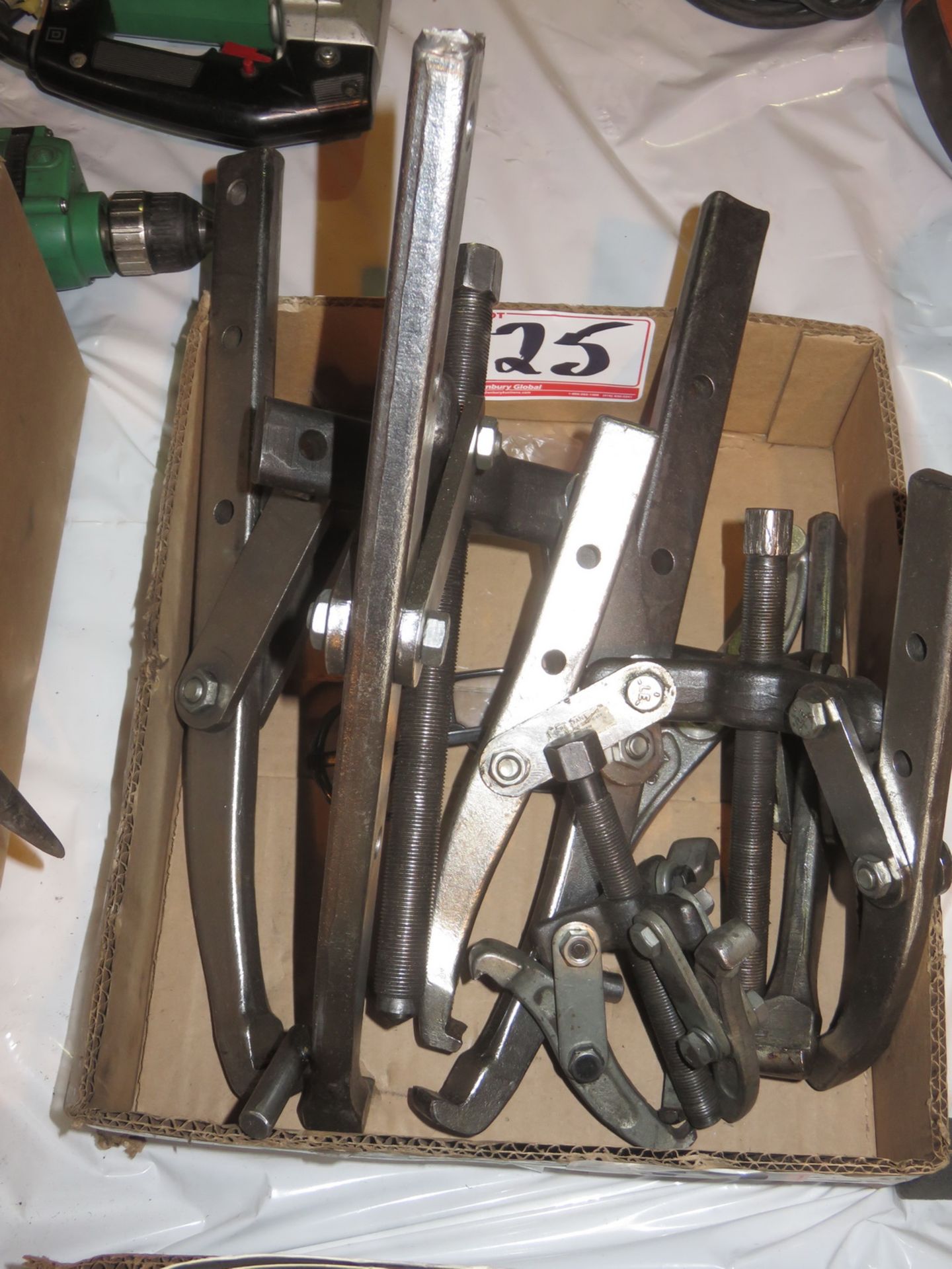 LOT - UNIVERSAL JAW PULLERS