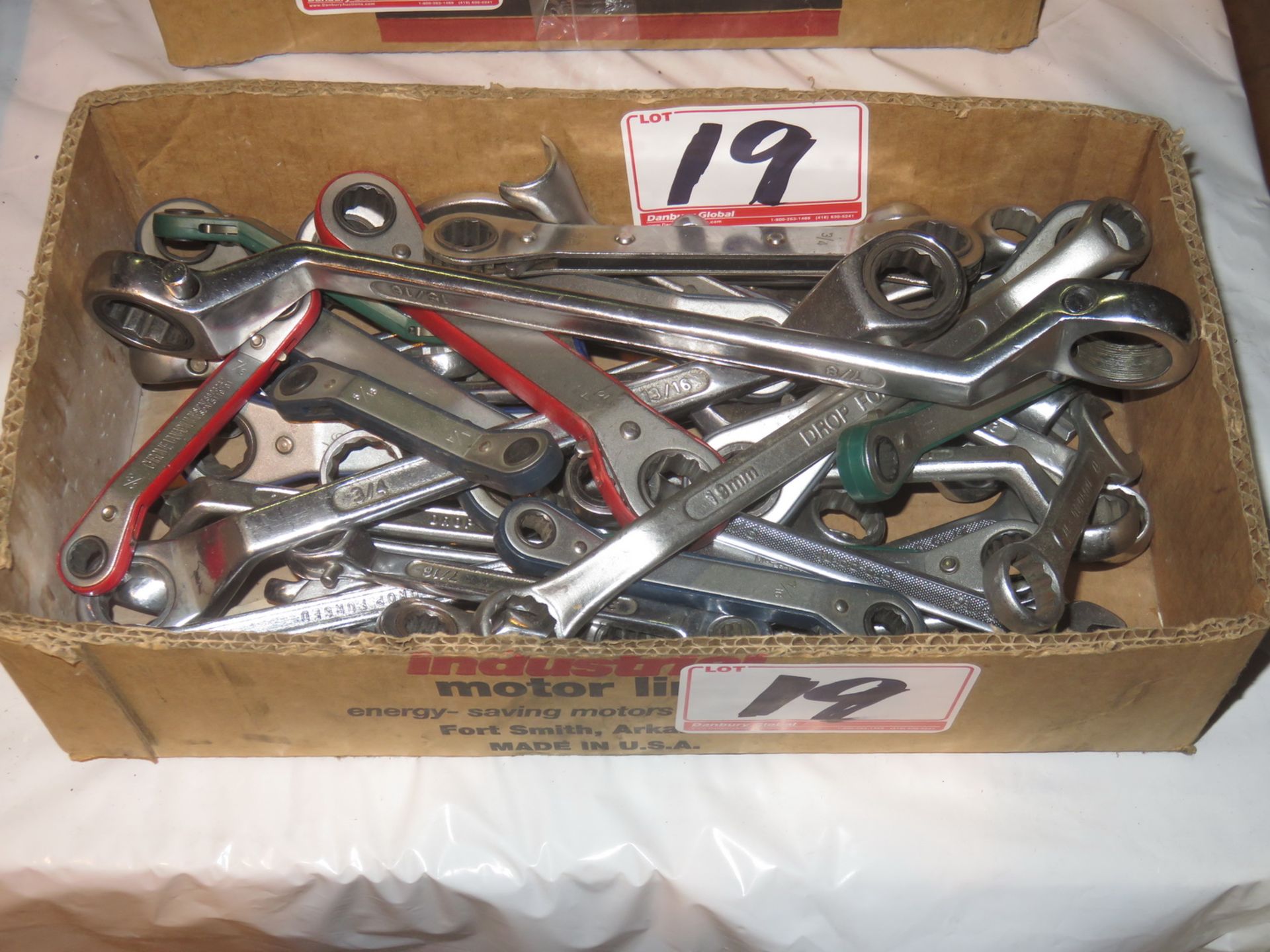 LOT - RATCHET TYPE & STANDARD BOX END WRENCHES