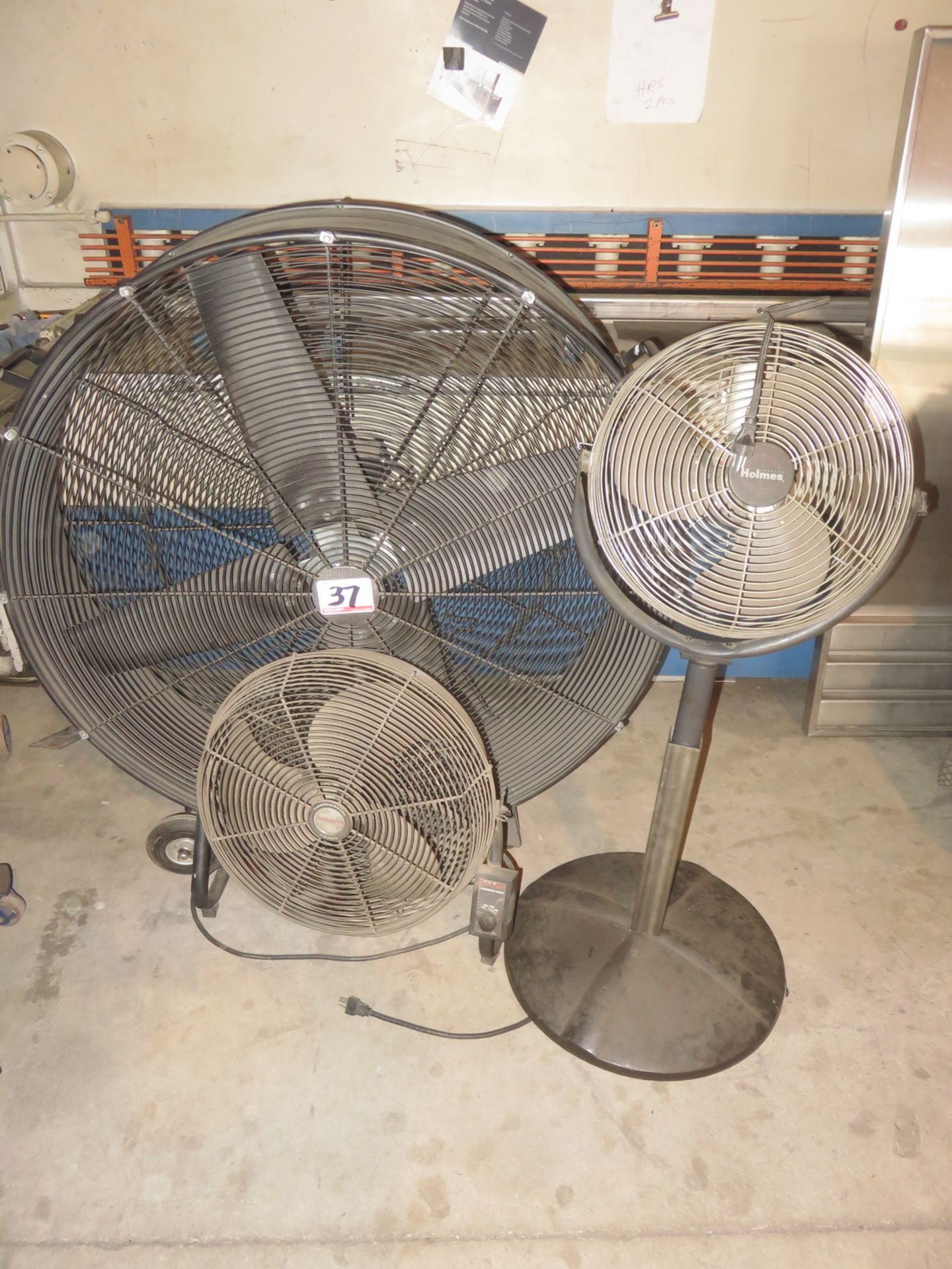 LOT - GENERAL 20" & 42" ELECTRIC FANS (3 UNITS)