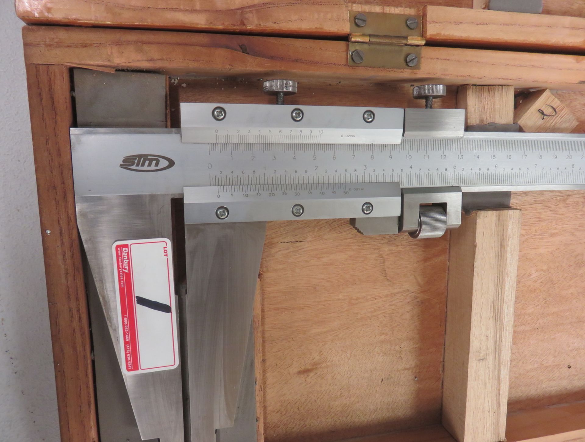 STM 40" VERNIER CALIPER W/ BOX - Image 2 of 2