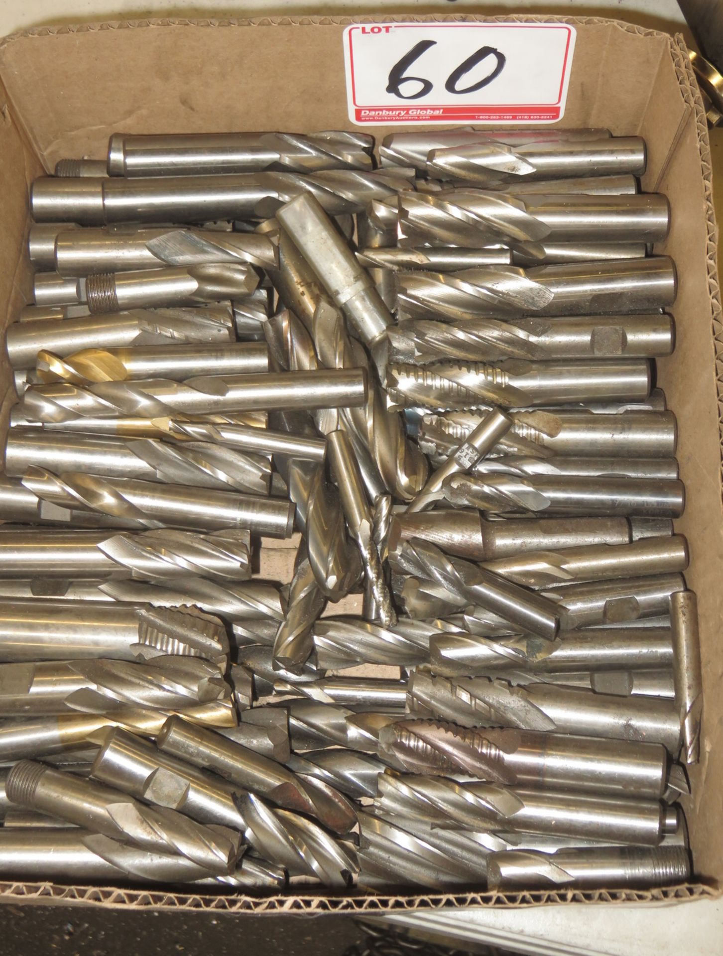 LOT - UNIVERSAL MILLING CUTTERS