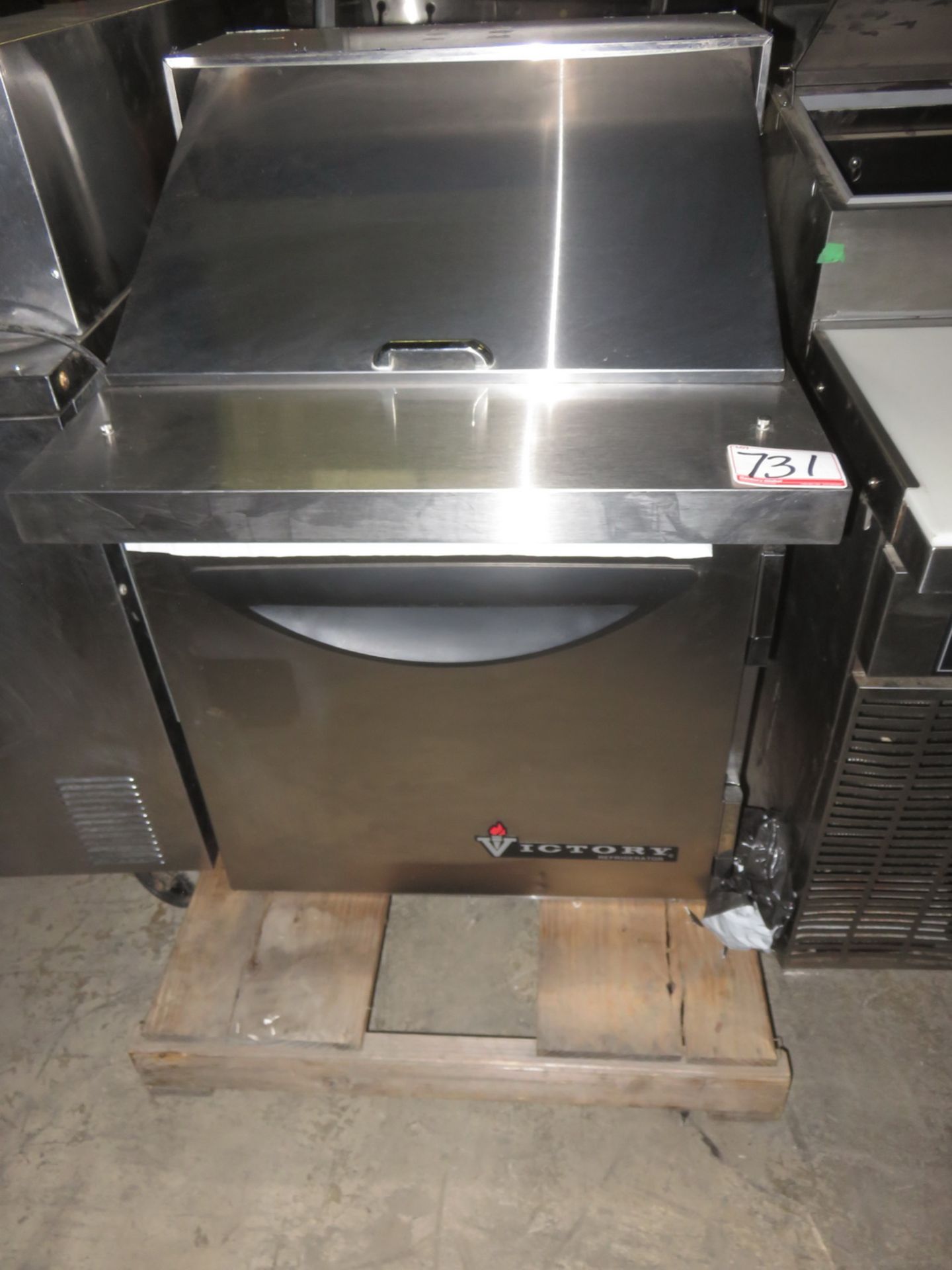 VICTORY MOD VUR3-B7, 27.5" COLD TABLE W/ COMPRESSOR