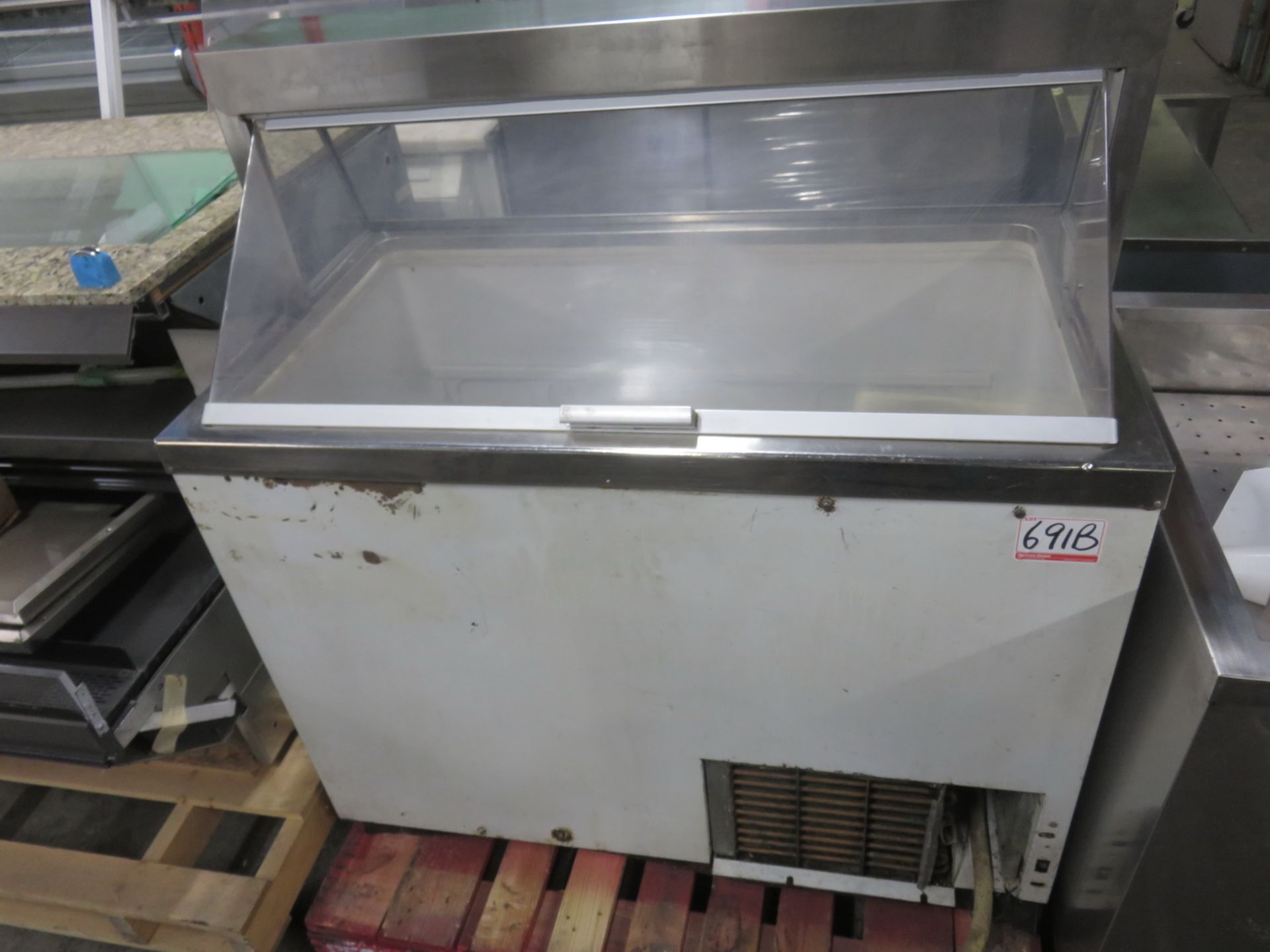 WHITE 4'W ICE CREAM FREEZER