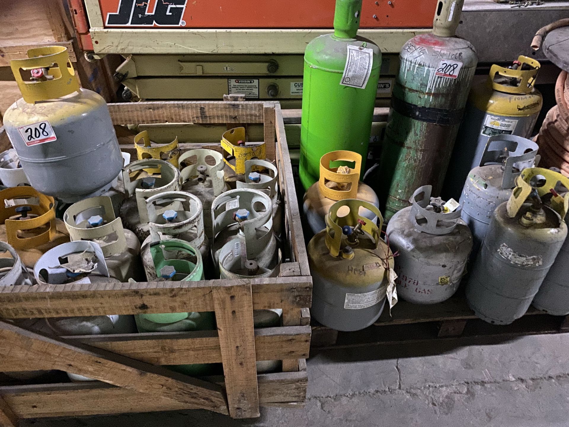 LOT - ASSORTED EMPTY PROPANE AND GAS TANKS AND CYLINDERS (2 SKIDS)