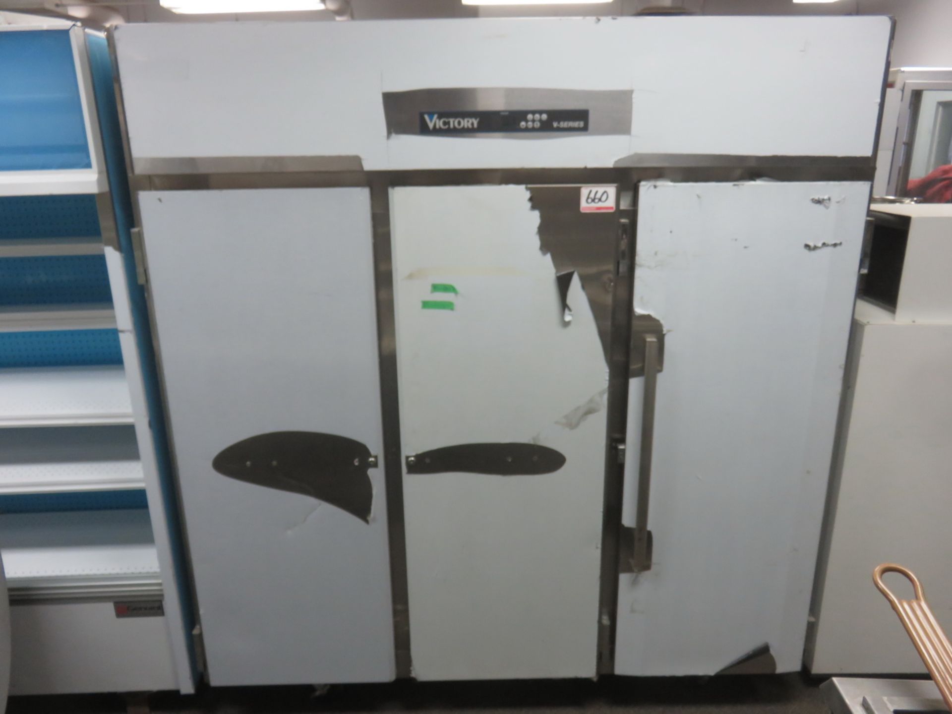 VICTORY S/ STEEL 3-DOOR COMMERCIAL FREEZER W/ CASTERS