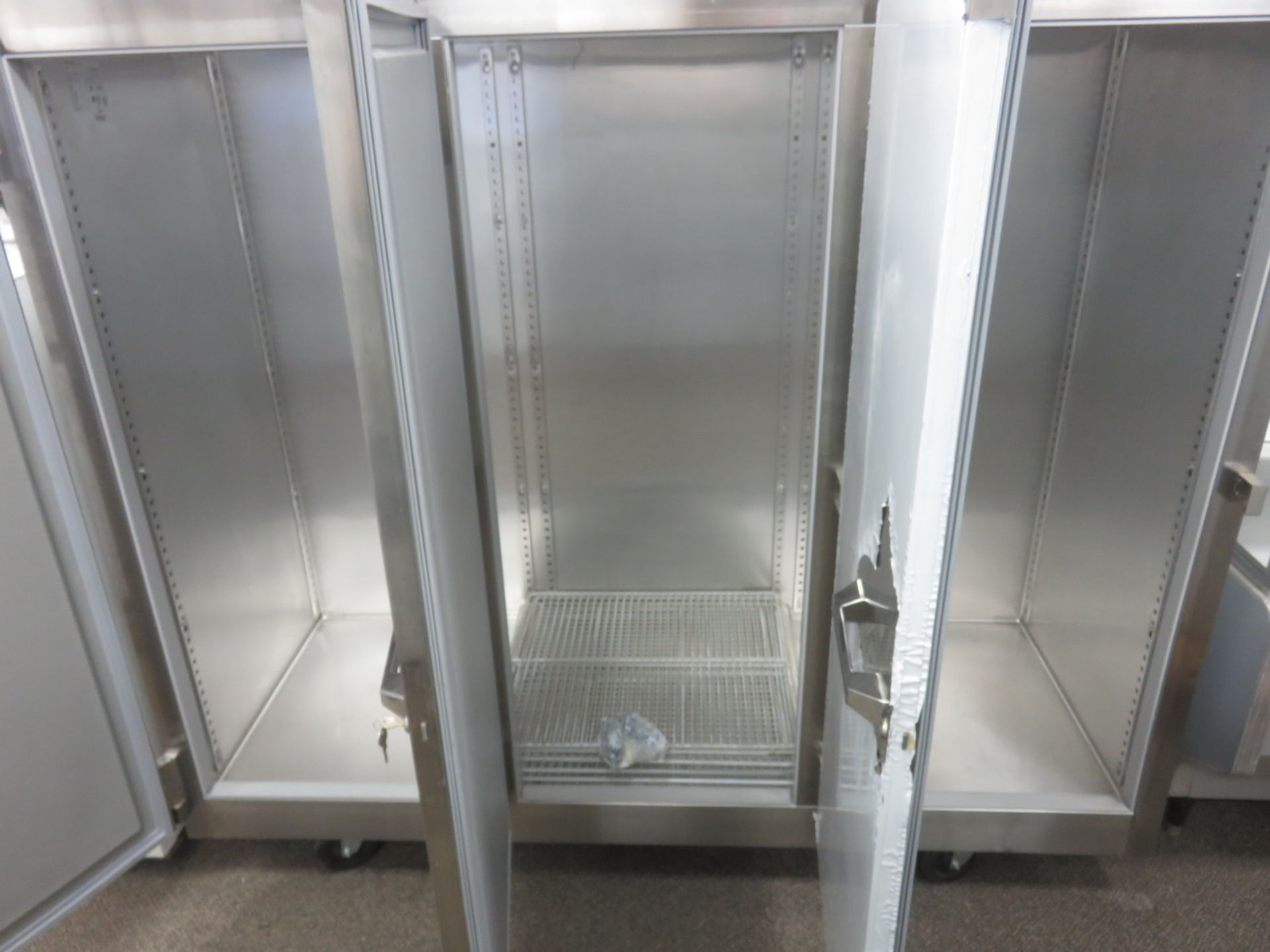 VICTORY S/STEEL 3-DOOR COMMERCIAL FREEZER W/ CASTERS - Image 2 of 2