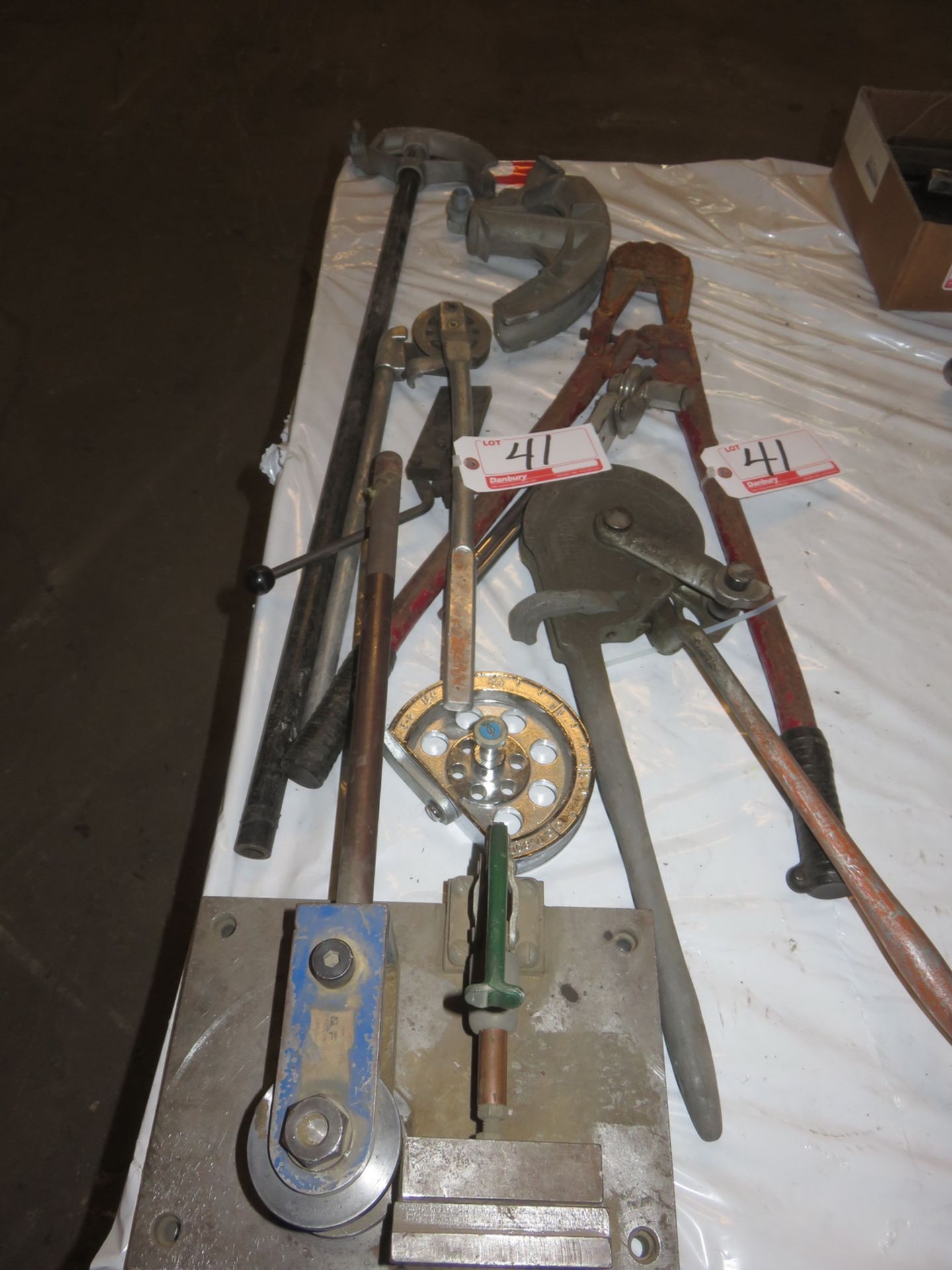 LOT - UNIVERSAL TUBE + CONDUIT HAND BENDER BOLT CUTTER ETC