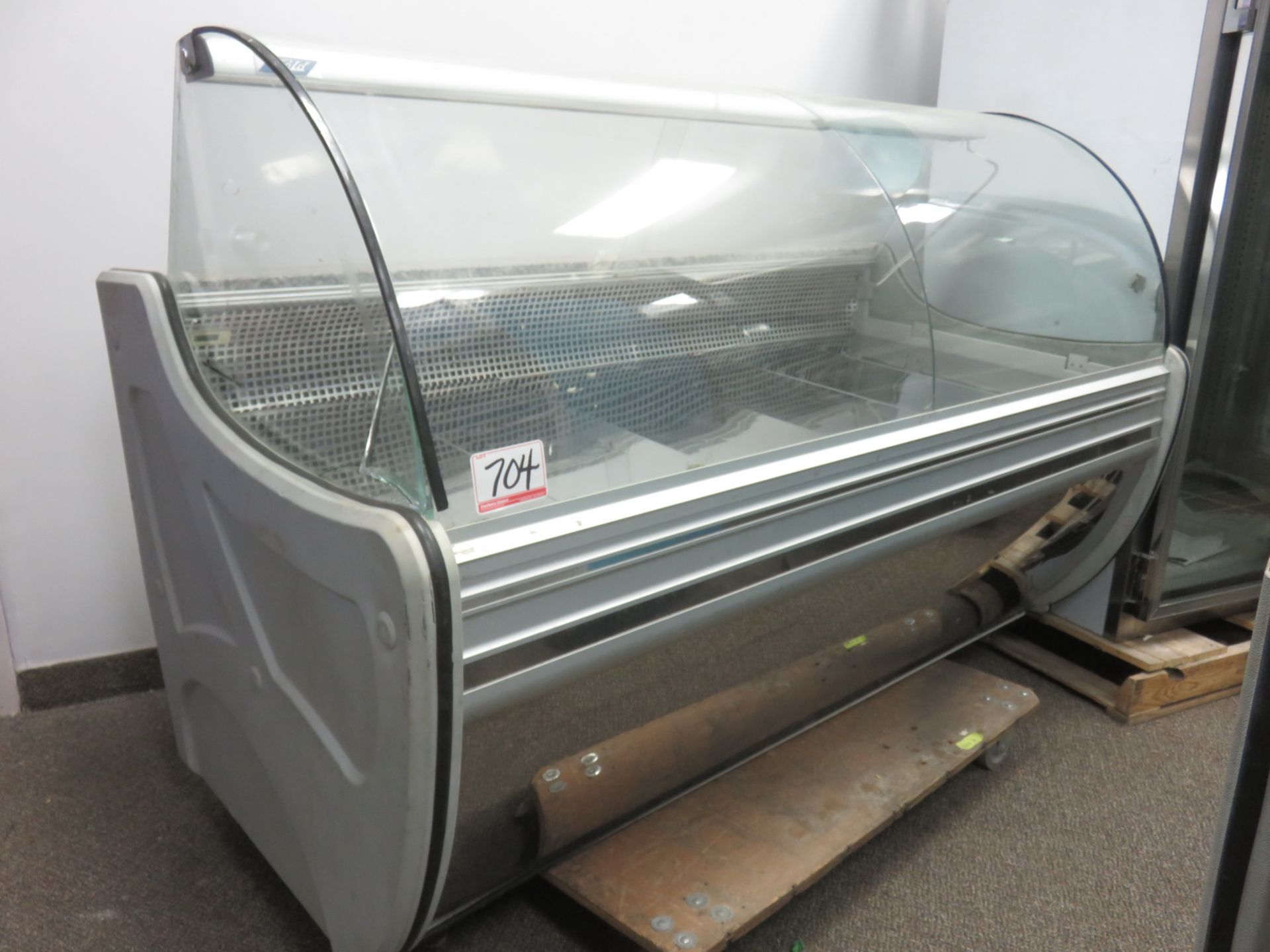 COLD MOD W18SGS 6'W REFRIGERATED SELF CONTAINED GLASS PORT DELI CASE (END GLASS CRACKED)