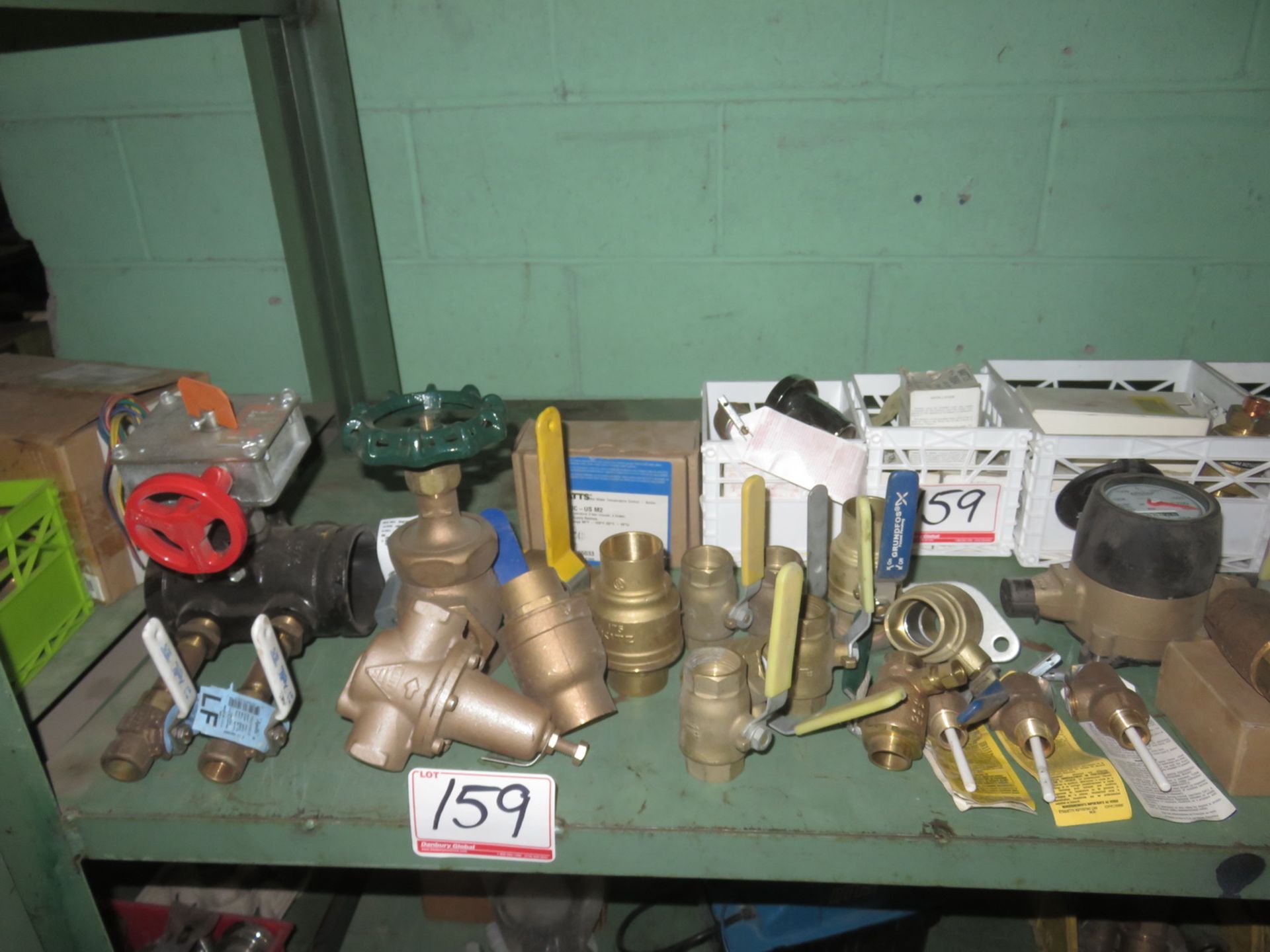 LOT - BRASS LEVER, GATE VALVES + PRESSURE RELEASES ETC. (1 SHELF)