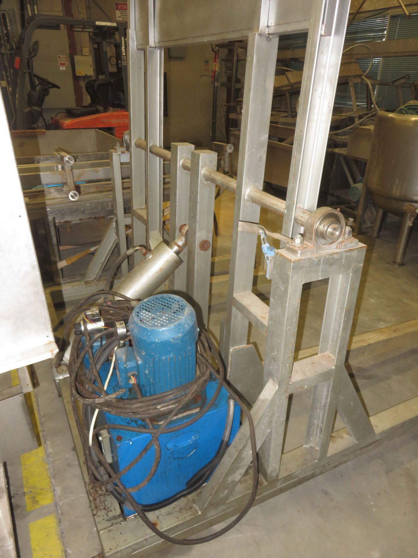 CUSTOM HYDRAULIC KETTLE DUMP - Image 2 of 2