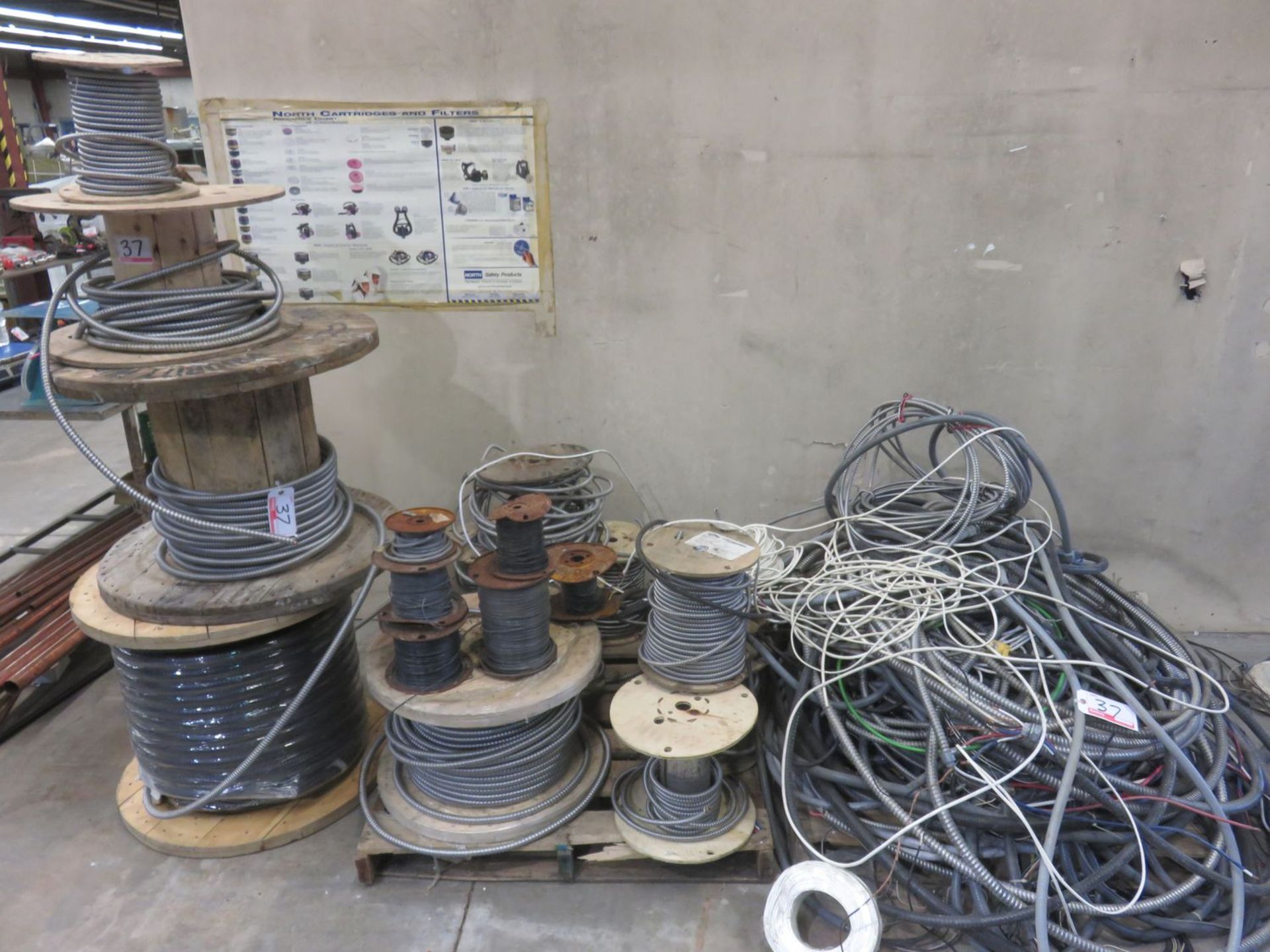 LOT - STANDARD ASSTD ELECTRICAL WIRE & ELECTRICAL WIRE CASING