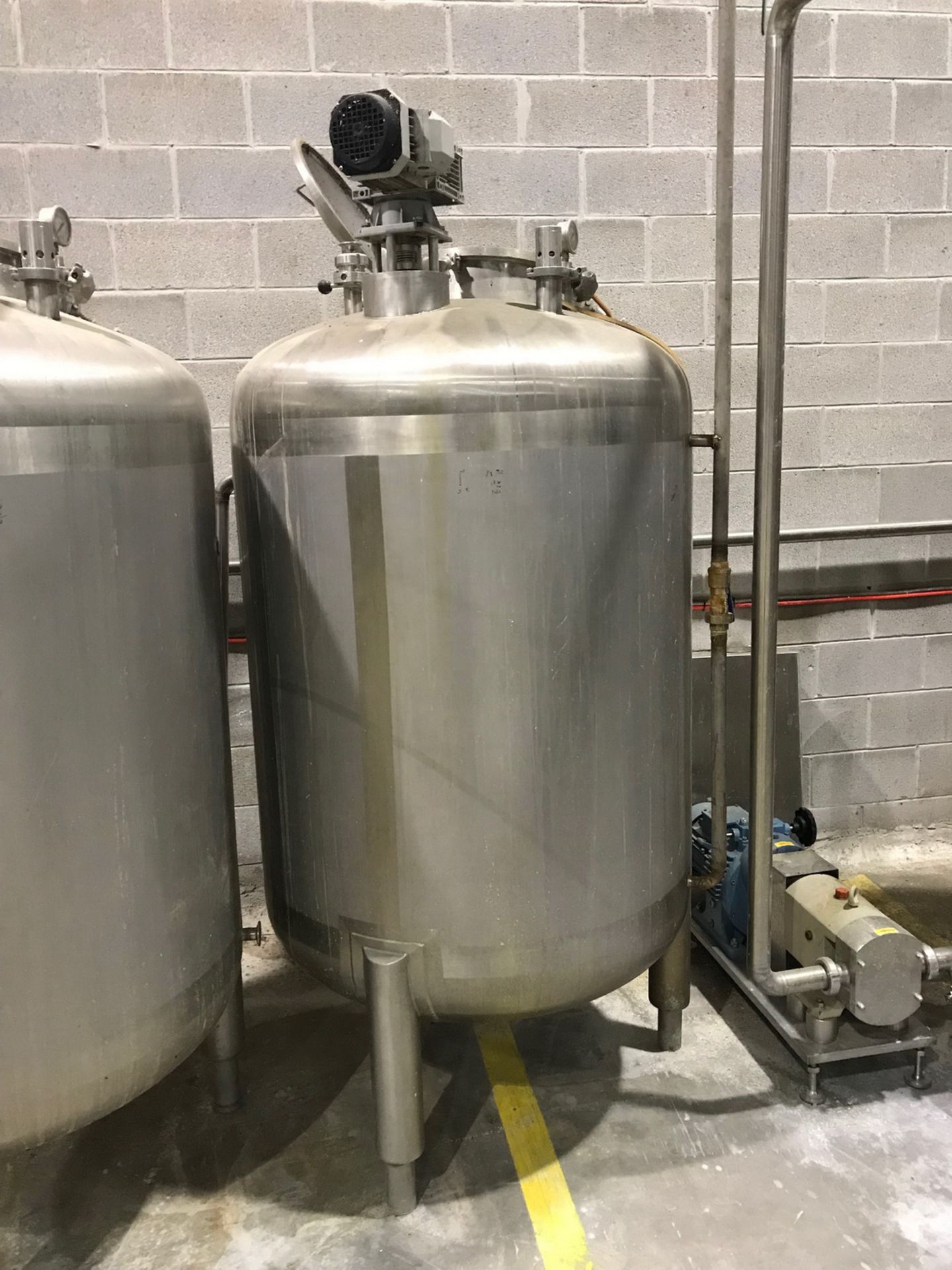 STAINLESS STEEL MIXING TANK W/ THERMOMETER & PRESSURE GAUGE