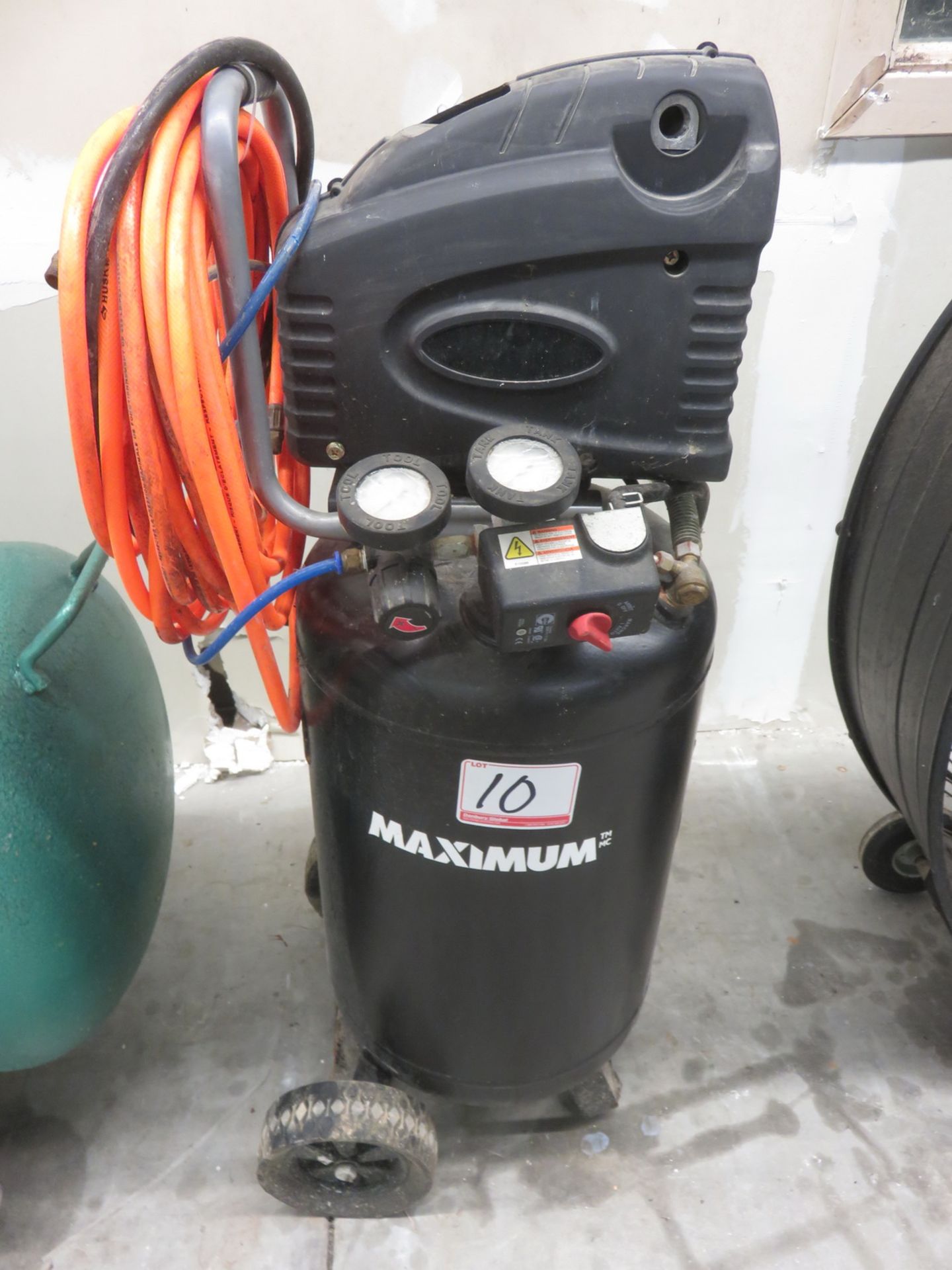 MAXIMUM VERTICAL AIR COMPRESSOR