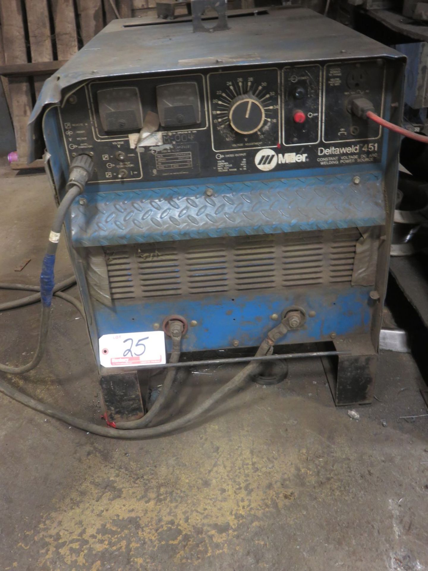 MILLER DELTA WELD 451, 450AMP MIG WELDER W/ MILLER 70 SERIES WIRE FEEDER + WALL MOUNT JIB