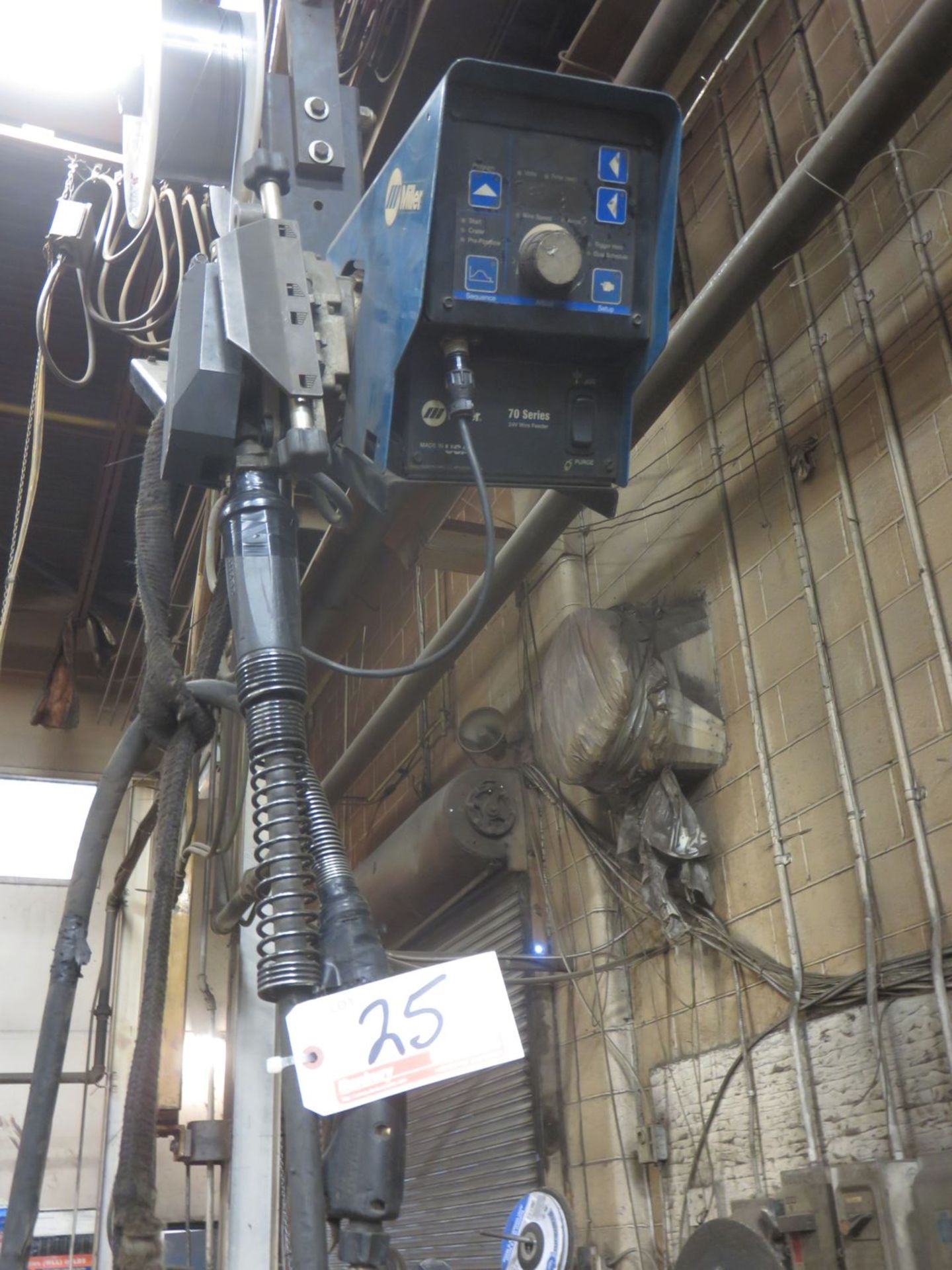 MILLER DELTA WELD 451, 450AMP MIG WELDER W/ MILLER 70 SERIES WIRE FEEDER + WALL MOUNT JIB - Image 3 of 3