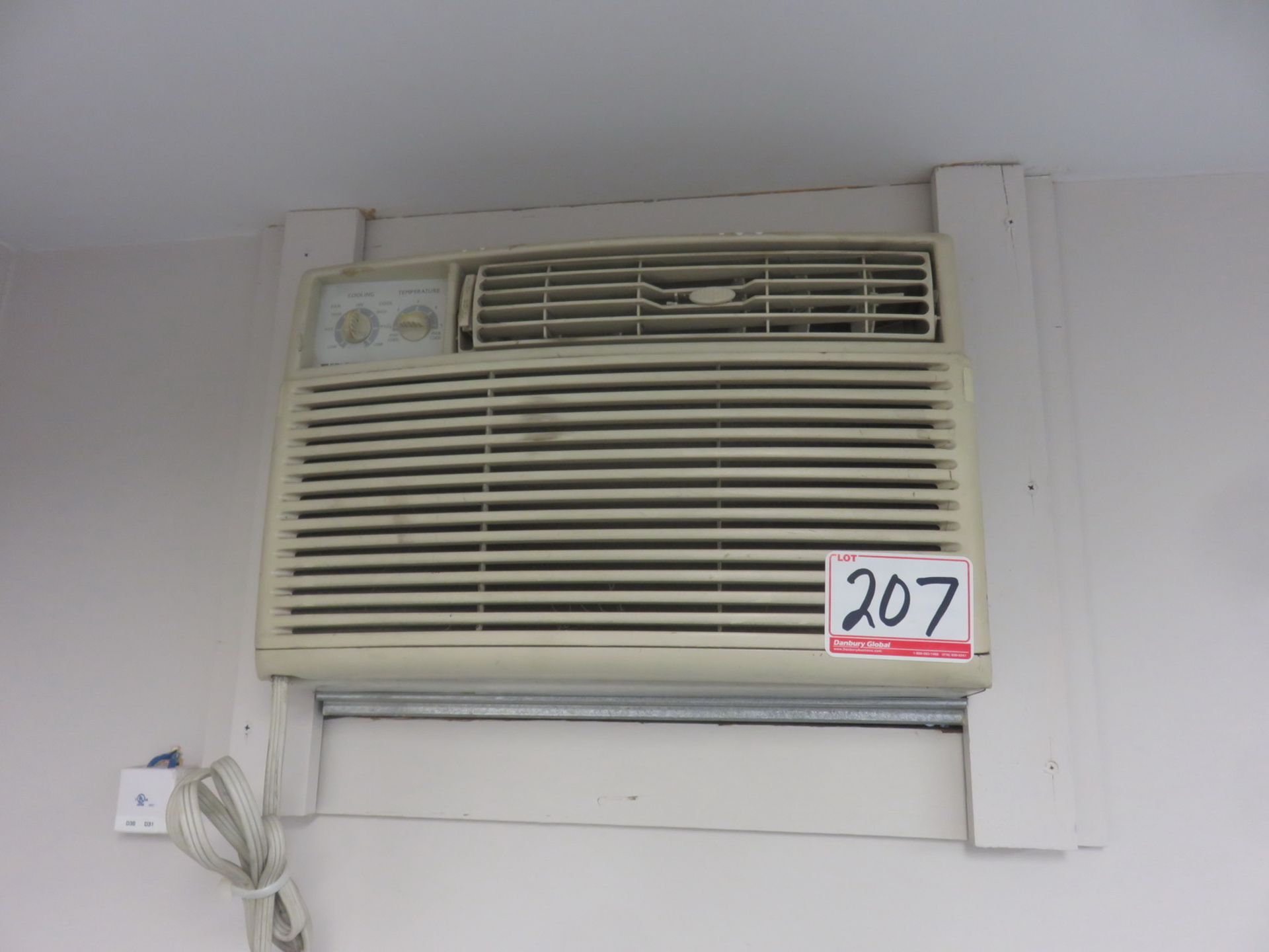 WINDOW STYLE AIR CONDITIONER