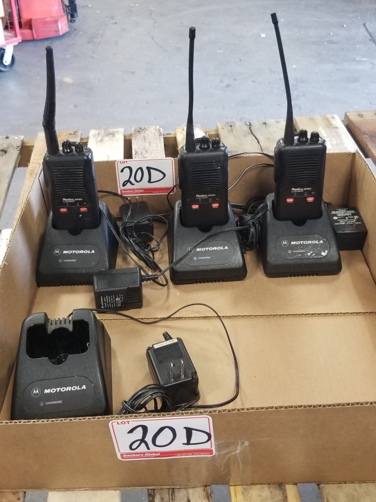 LOT - MOTOROLA SP 50 ASSTD 2 WAY RADIOS W/ 4 CHARGERS