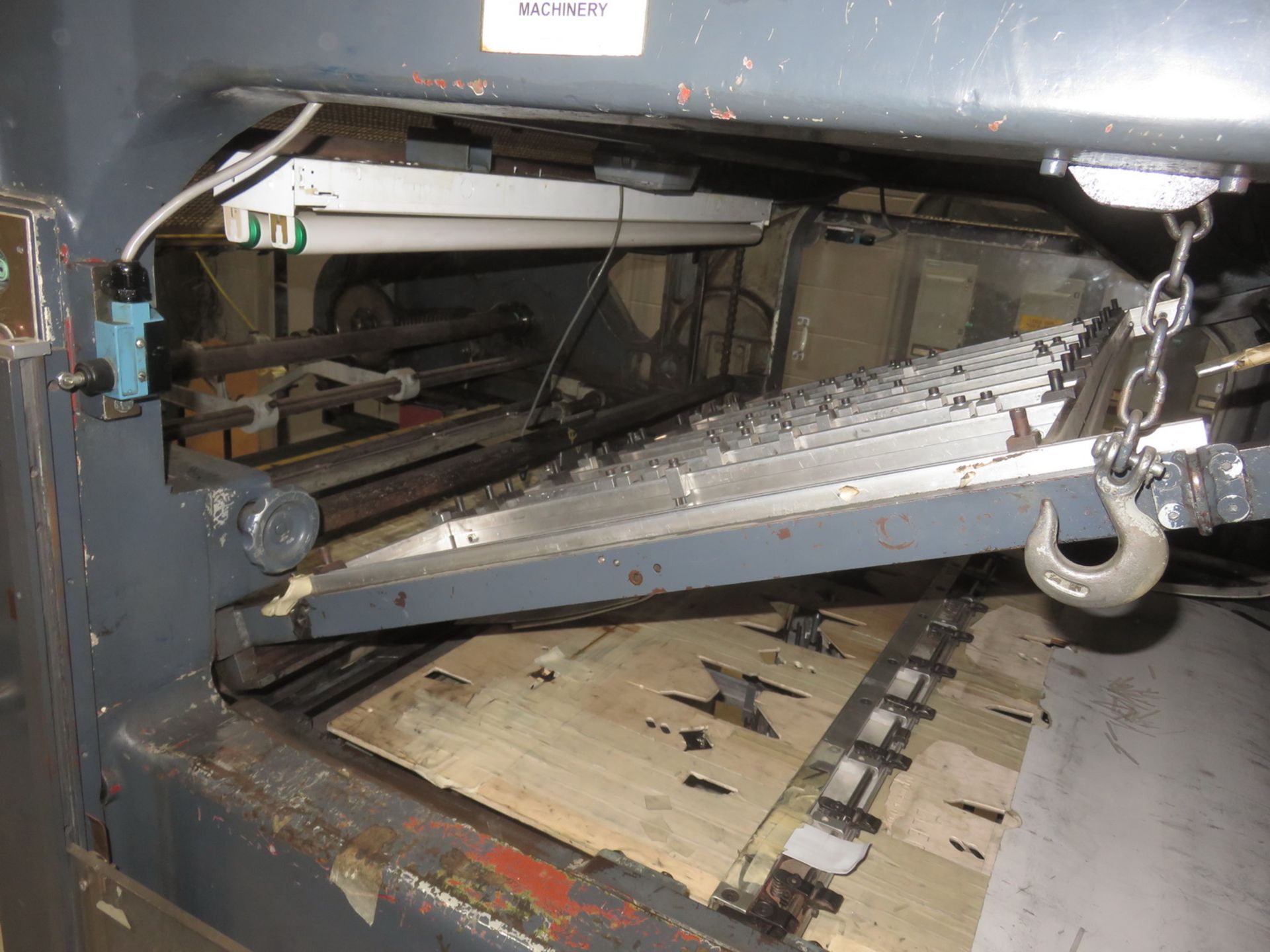 BOBST AUTO PLATEN MOD 8P-1260-E, DIE CUTTER, MAX CUTTING FORCE 550 TON CAPACITY, 36.25 X 49.5" MAX - Image 4 of 8