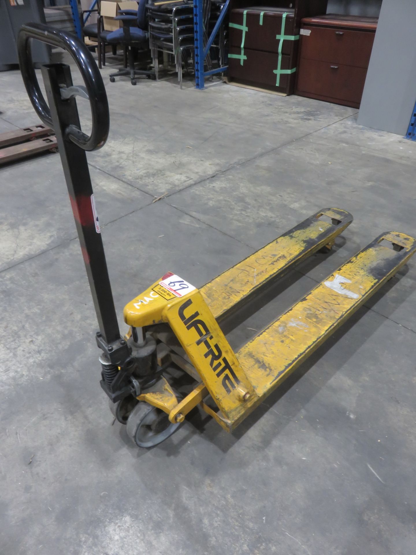 LIFTRITE 20.5"W X 4' HYDRAULIC YELLOW PALLET TRUCK