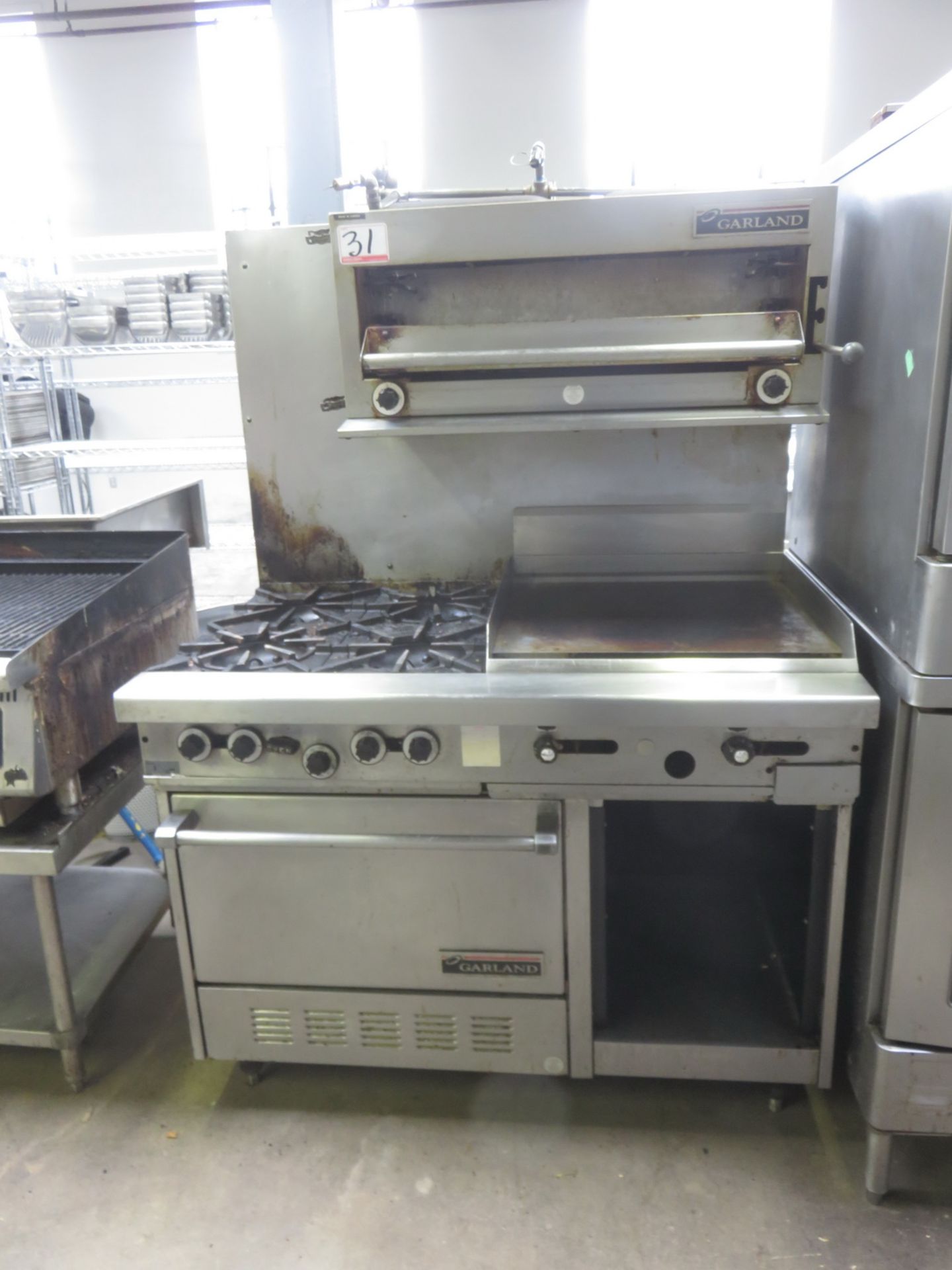 GARLAND H2885 GAS RANGE W/ 4-BURNER GRILL / GRIDDLE C/W SALAMANDER OVEN