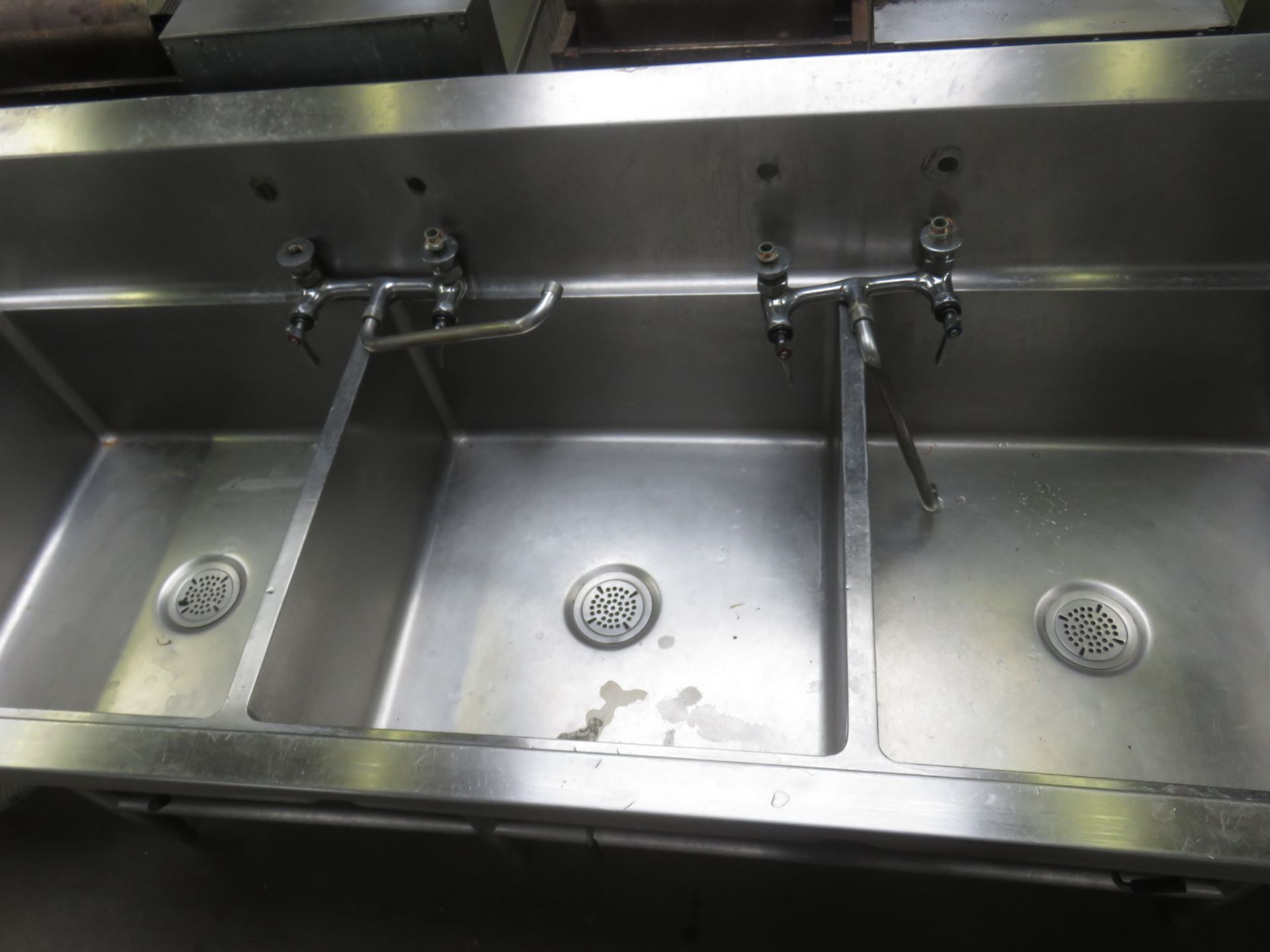 GENERAL S/S 31" X 126" 3-COMPARTMENT SINK W/ TAPS - Image 2 of 2