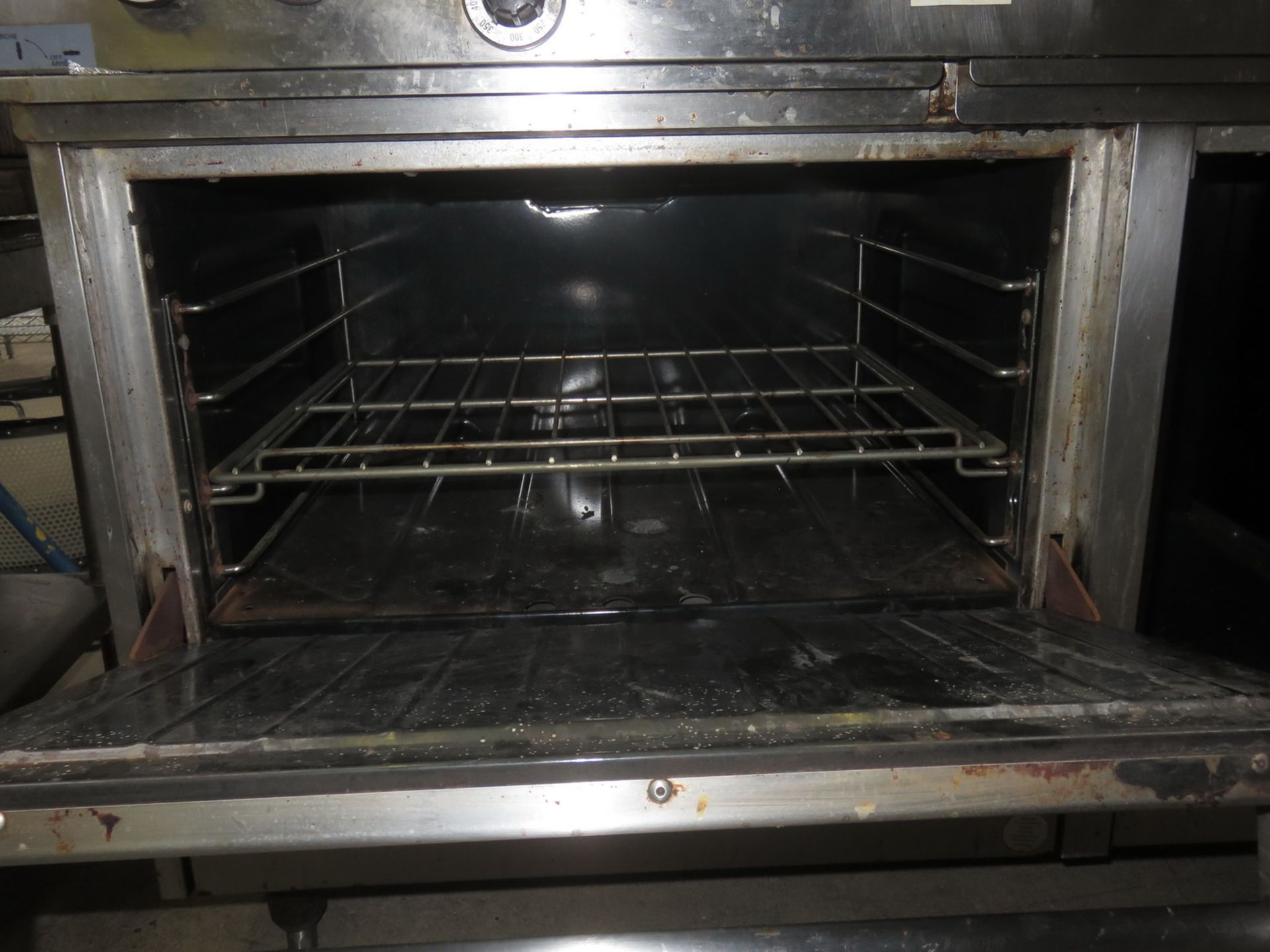 GARLAND H2885 GAS RANGE W/ 4-BURNER GRILL / GRIDDLE C/W SALAMANDER OVEN - Image 2 of 3