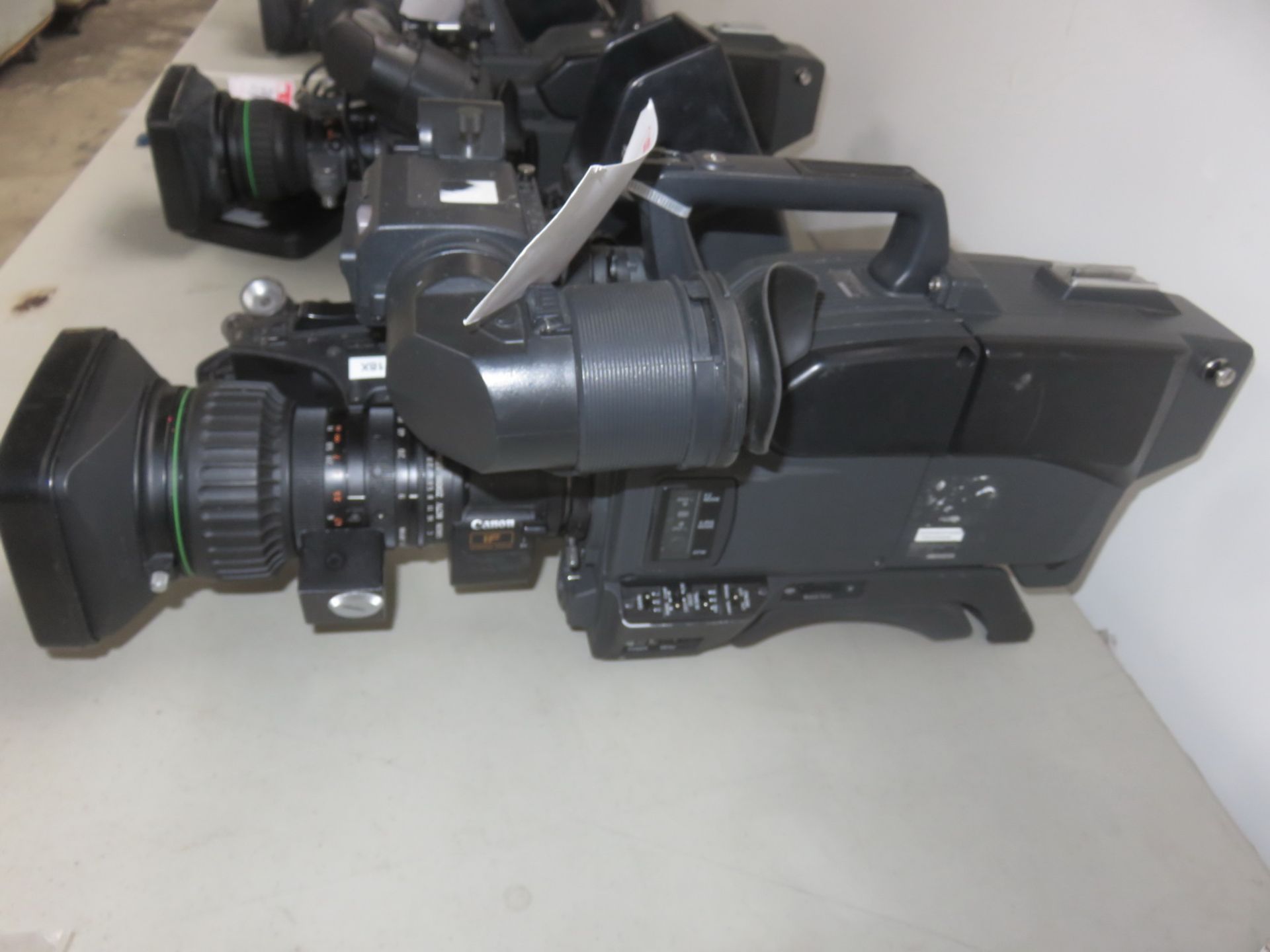 SONY DXC-D50WS DIGITAL VIDEO CAMERA W/ LENS, VIEW FINDER, & SONY CCU-D50 CAMERA CONTROL UNIT - Image 2 of 3