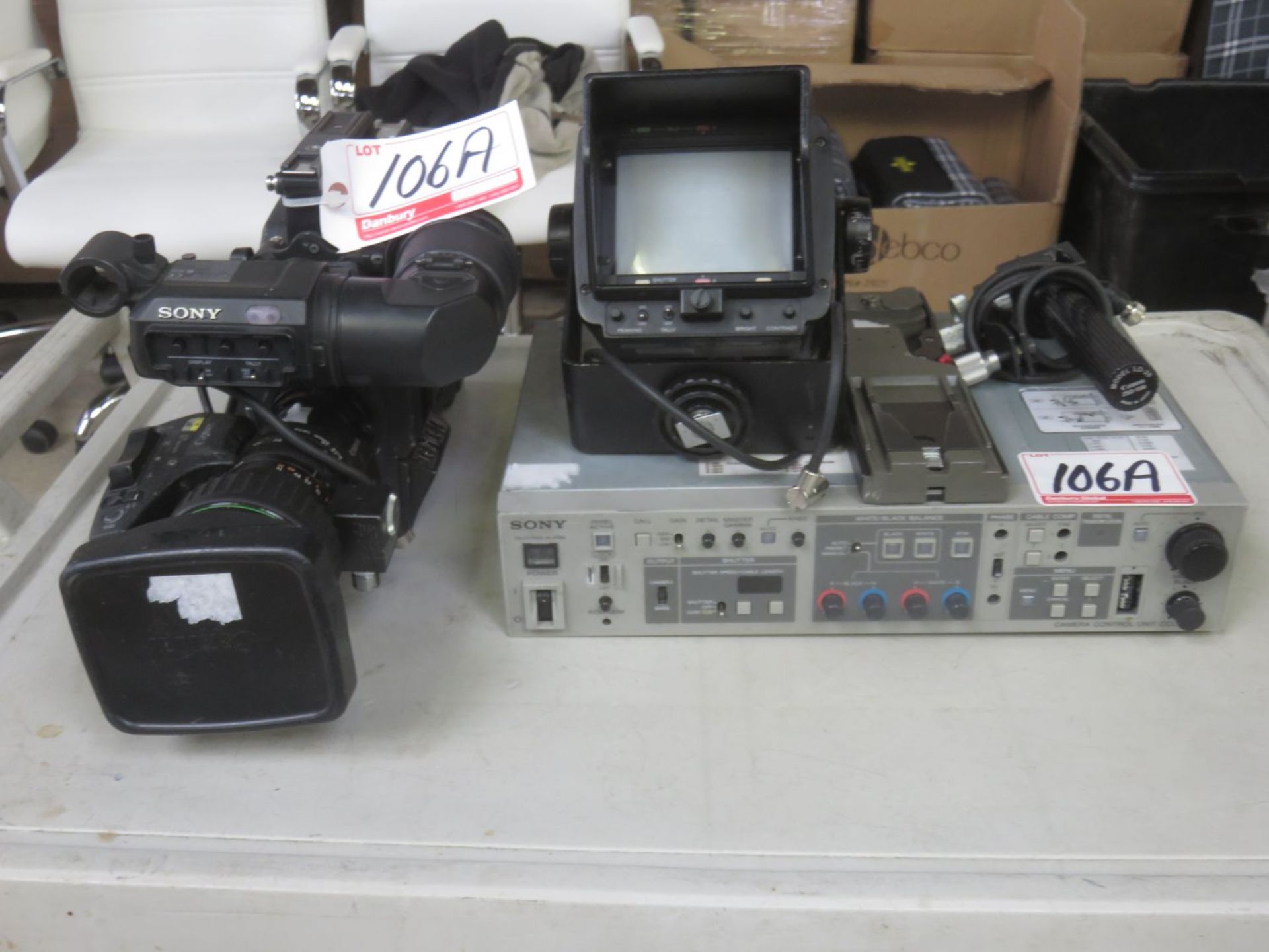 SONY DXC-D50WS DIGITAL VIDEO CAMERA W/ LENS, VIEW FINDER, & SONY CCU-D50 CAMERA CONTROL UNIT