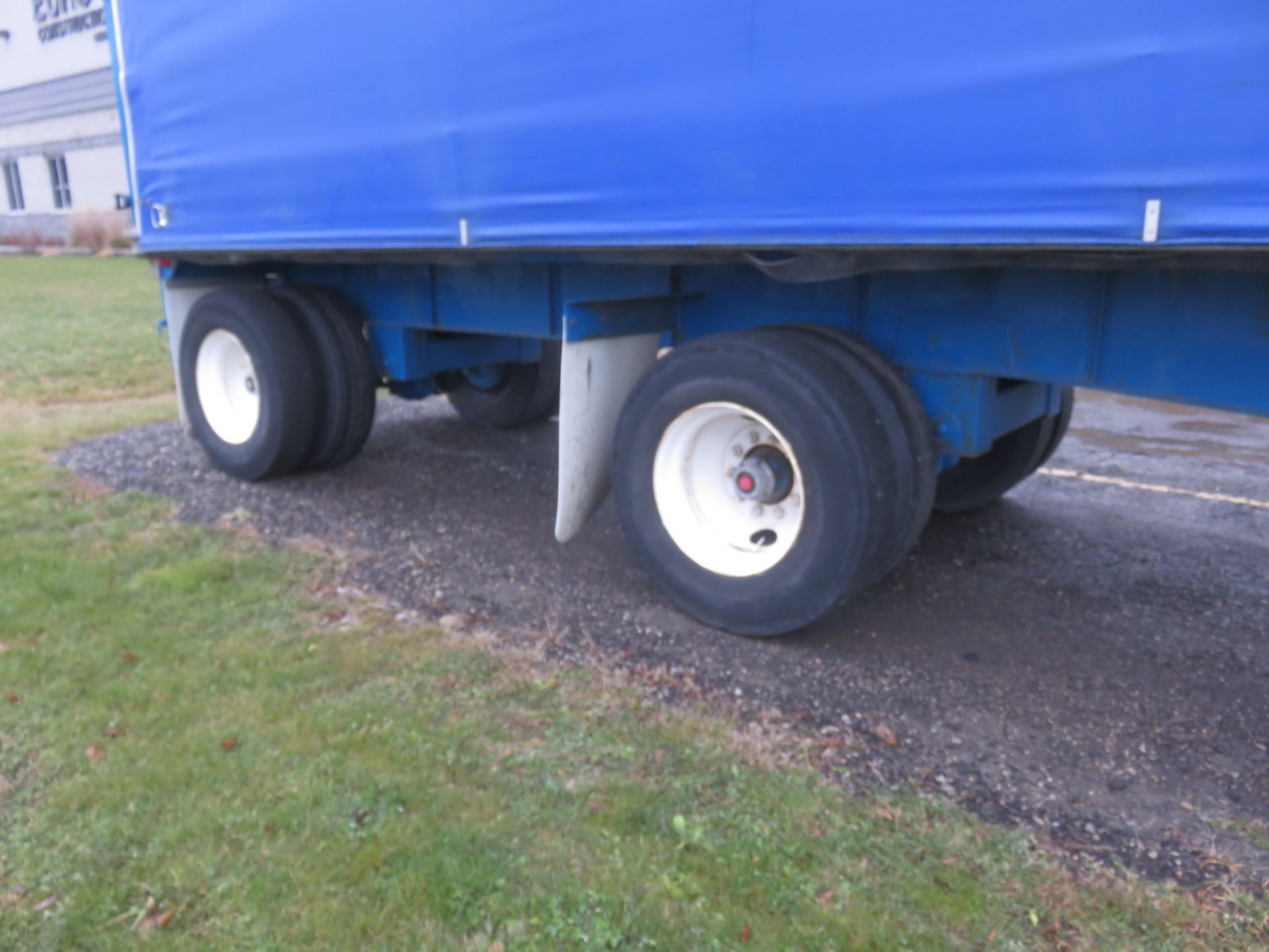 LODE KING 48' TANDEM AXLE BLUE CURTAIN SIDE TRAILER - S/N 2LDPA4829XC032084 - Image 4 of 6