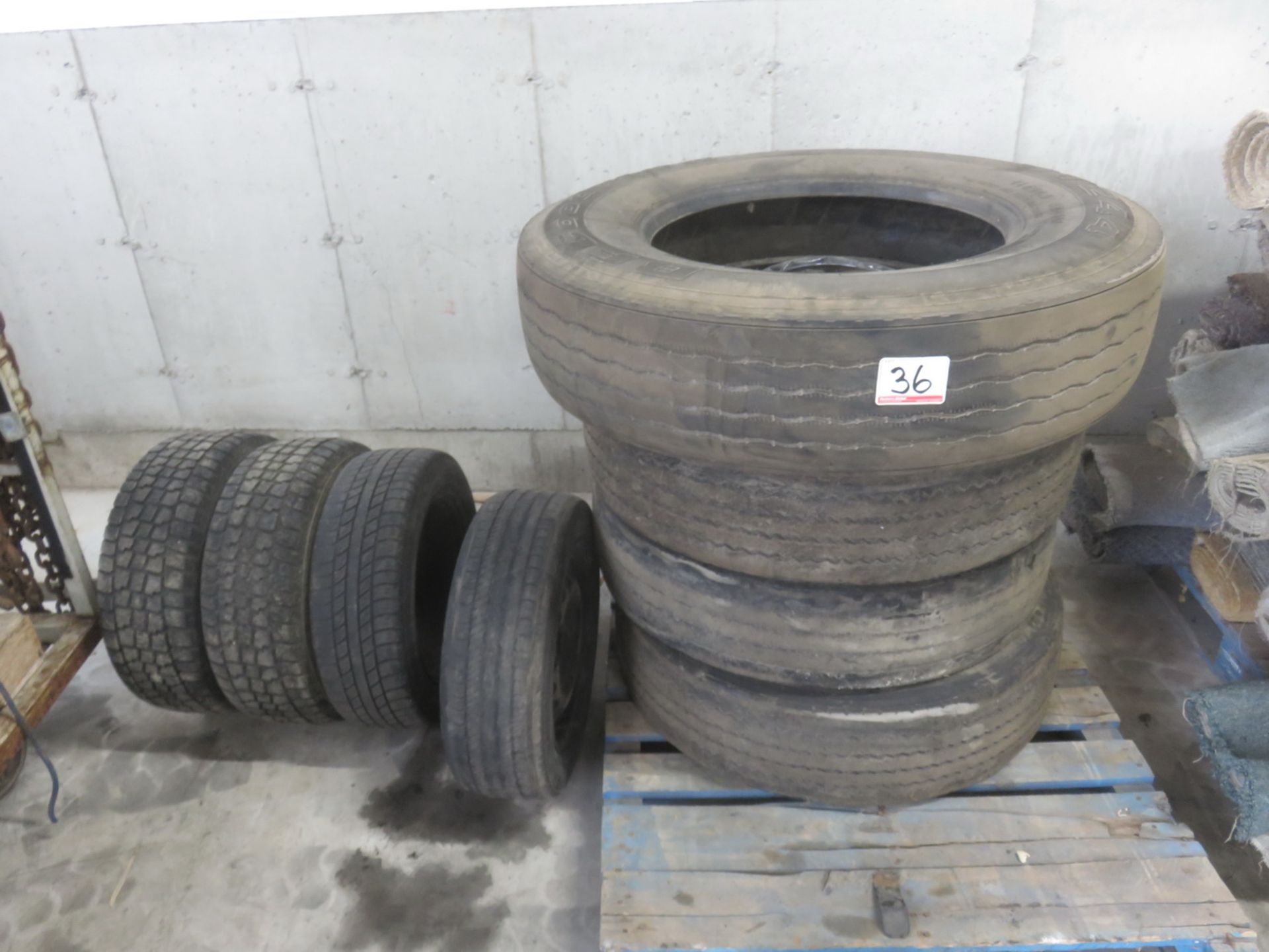 LOT - GENERAL TRUCK TIRES