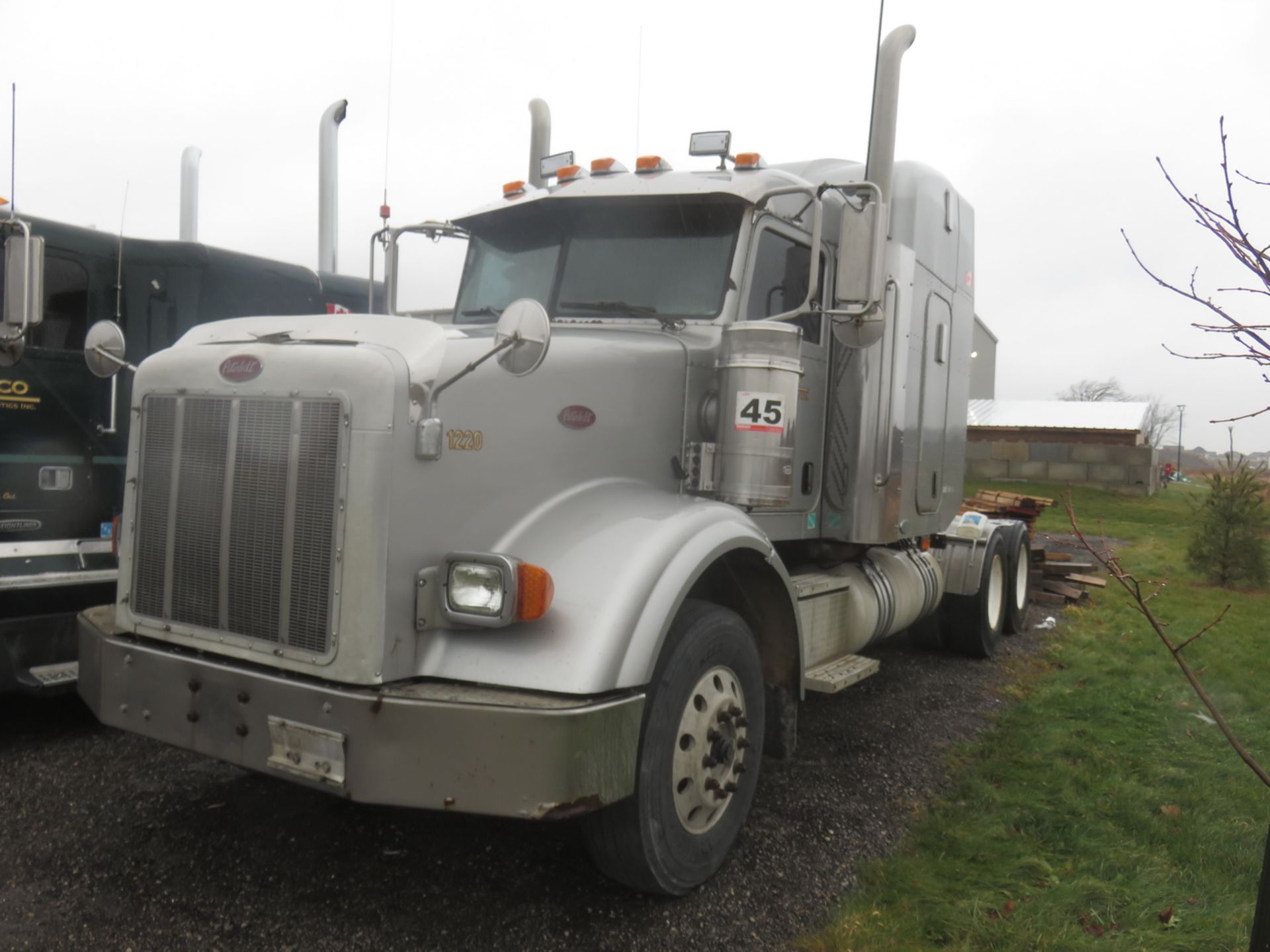 PETERBILT 378 CONVENTIONAL SLEEPER CAB HIGHWAY TANDEM AXLE TRACTOR W/ CUMMINS 15 X L6, 14.9L