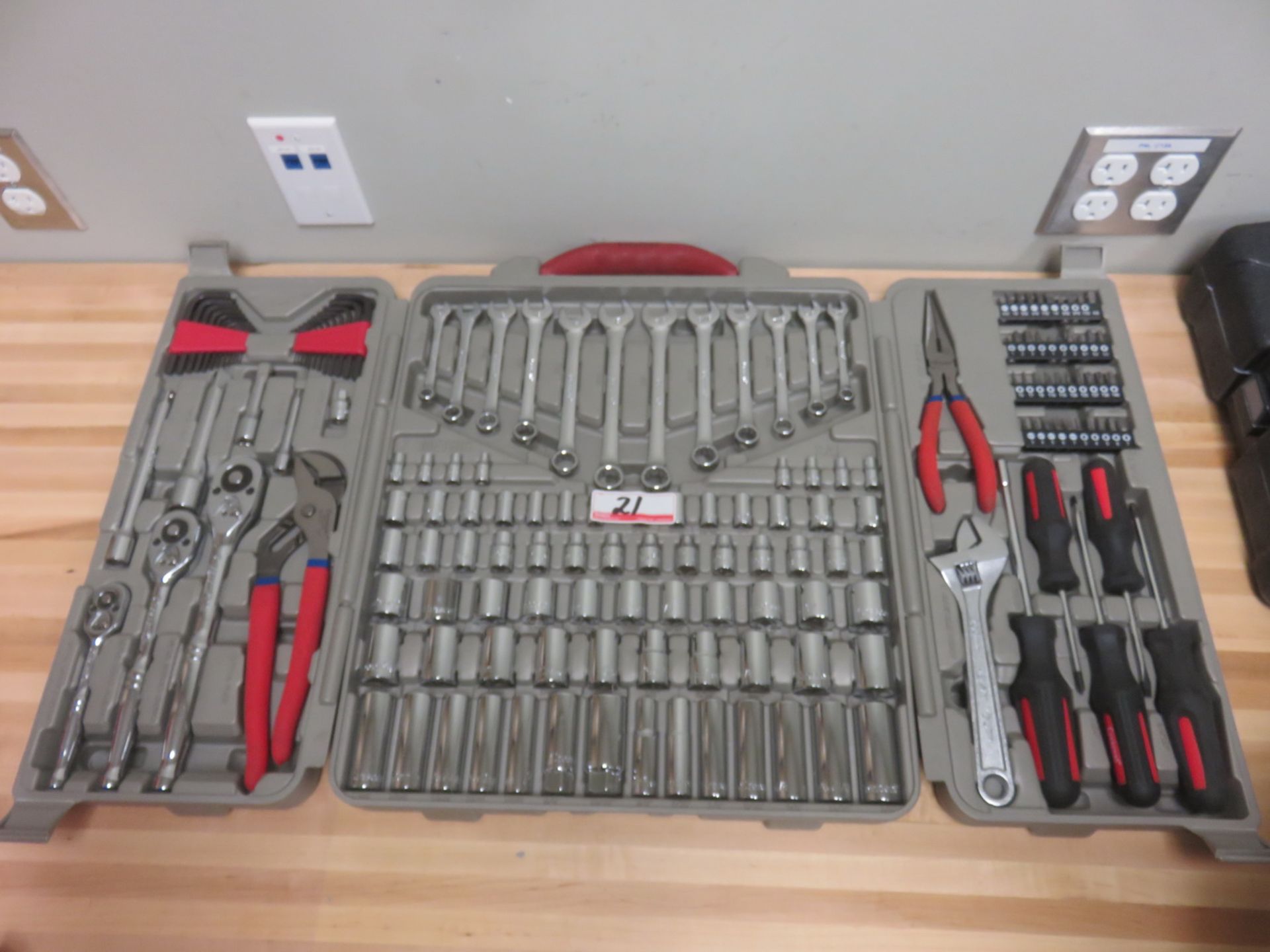 CRESCENT ASSTD SOCKET & WRENCH SET W/ CASE