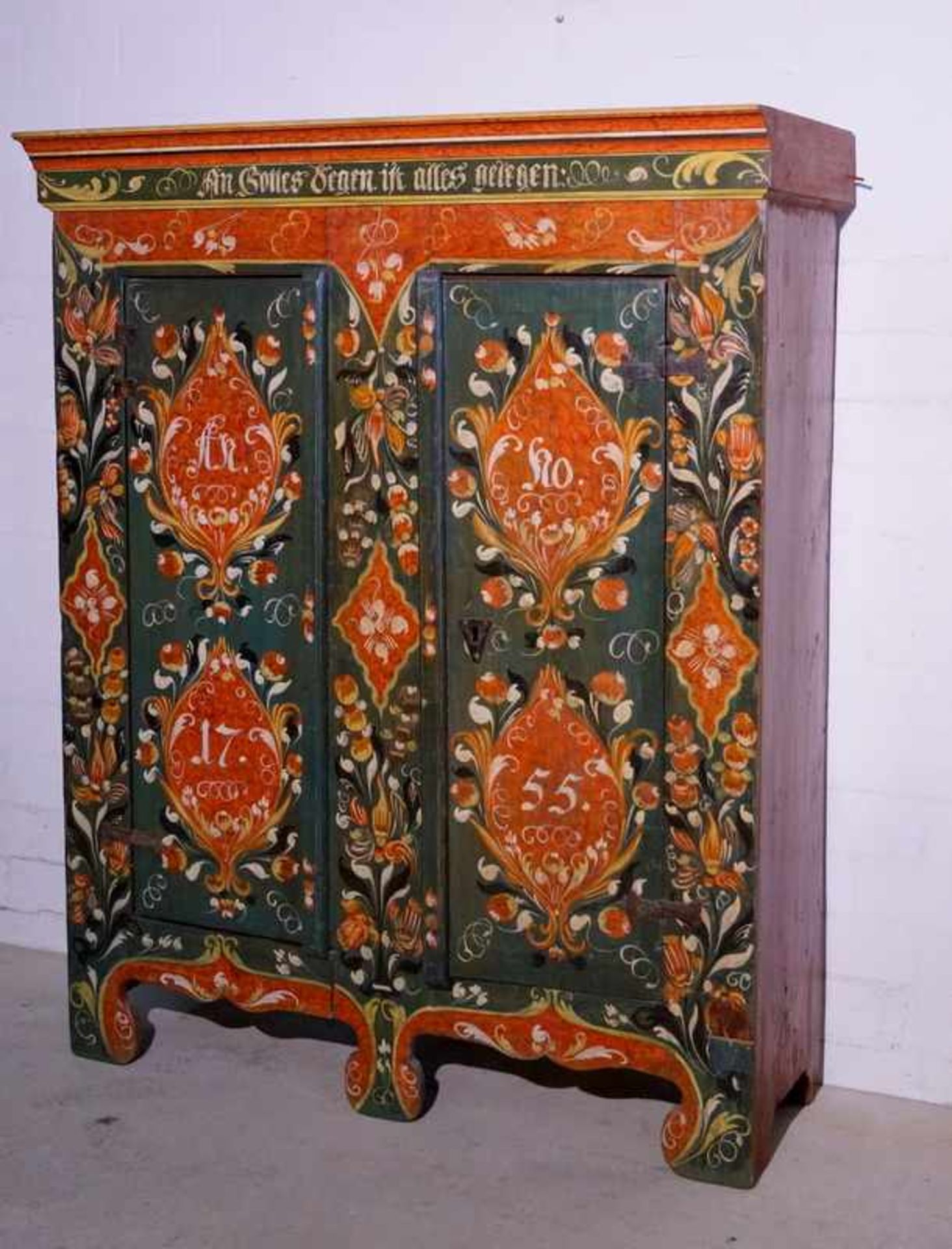 Bauernschrank von 1755grün / mehrfarbig, Weichholz mit floraler und ornamentaler Malerei, mit