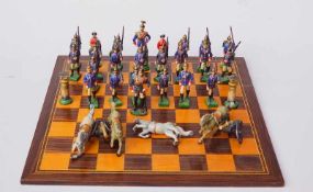 Schachspiel mit preussischen und englischen ZinnsoldatenMassiv gegossen, handbemalt, vollständig,