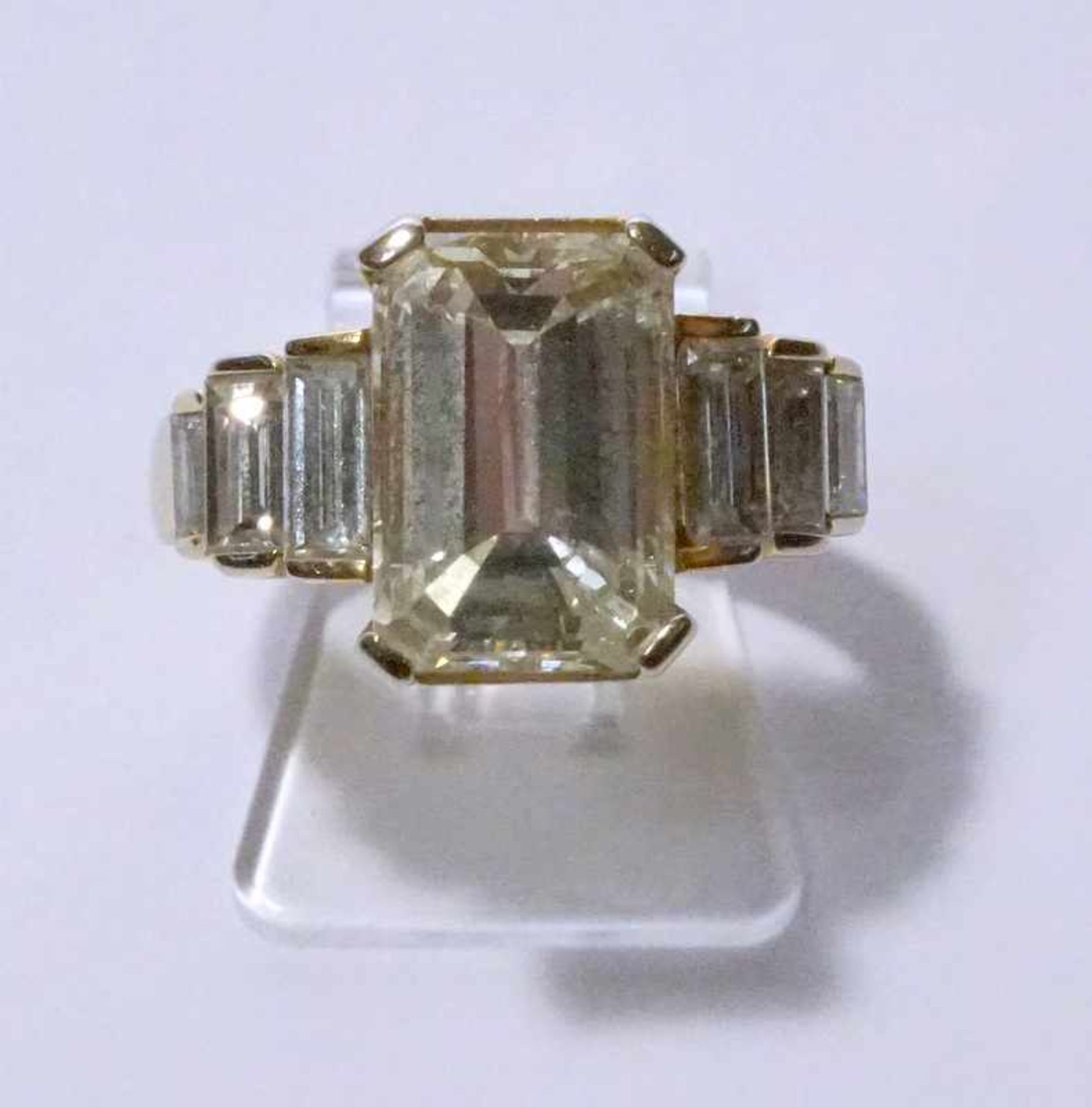 Diamantring ca 5 Karat, Solitär im Baguettschliff VS CapeZentraler Diamant in Vs -Cape Farbe N , - Image 3 of 3
