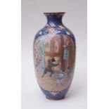 Große Japanische Cloisonné Vase mit fig. Darstellungenlapisblauer Fond mit Chrysanthemen-Dekor, in