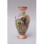 Große Balustervase, Milchglas, EmailmalereiMilchglas partiell rosa gebeizt, goldstaffiert, auf dem