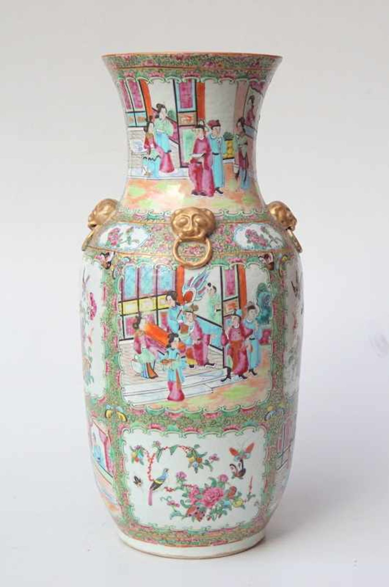 Große Bodenvase, Famille Rose Dekor, um 1900Exportporzellan für den englischen Markt, zahlreiche