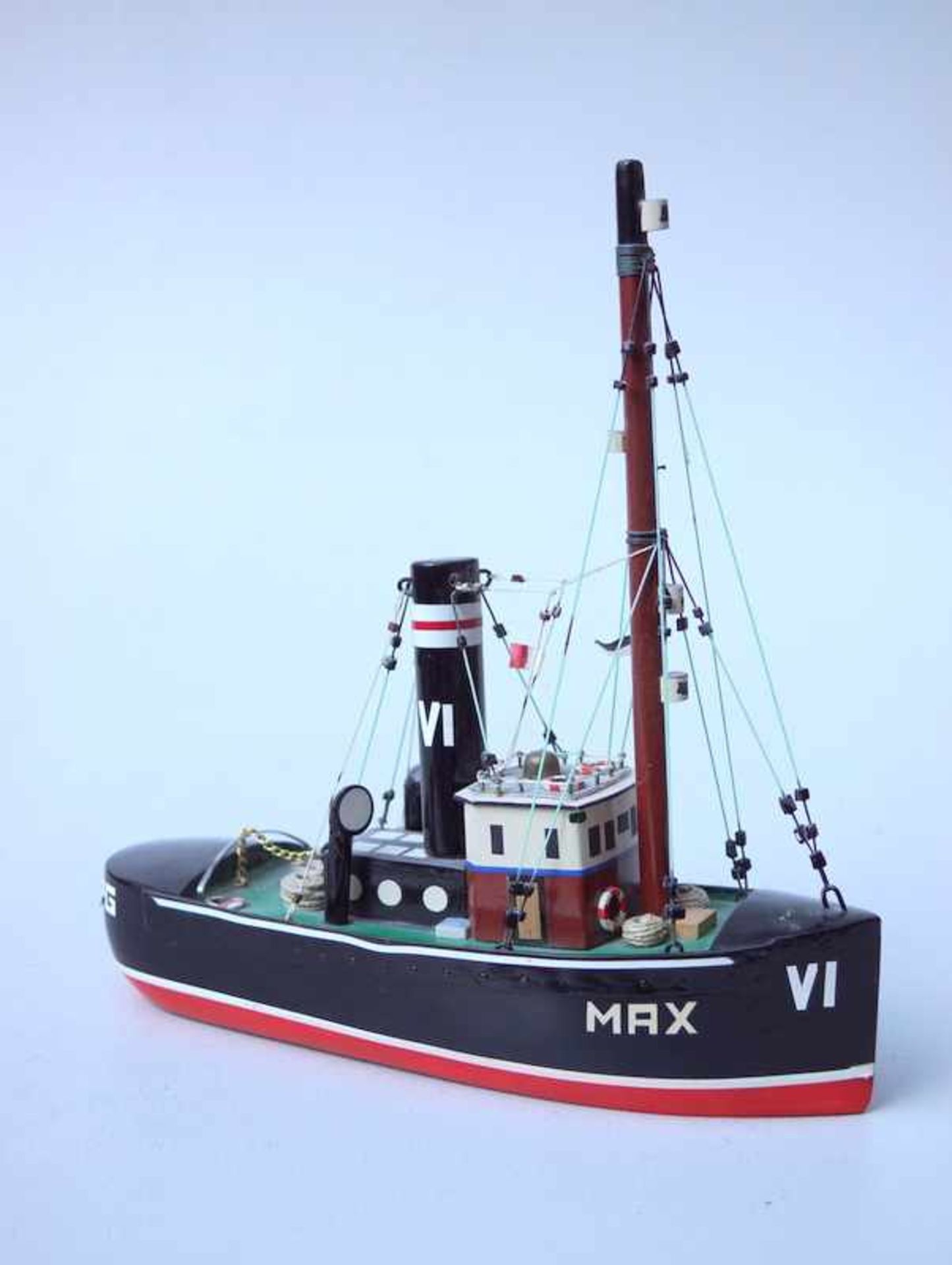 2x Schiffsmodelle "Weser" und "Max VI"Vollholzmodelle mit wenigen Kunststoffaufbauten, nicht