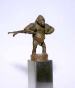 Rösner, Christian (1969 Bamberg -lebt in Nürnberg -div Austell. Und Preise): Bronze "Gorilla trägt