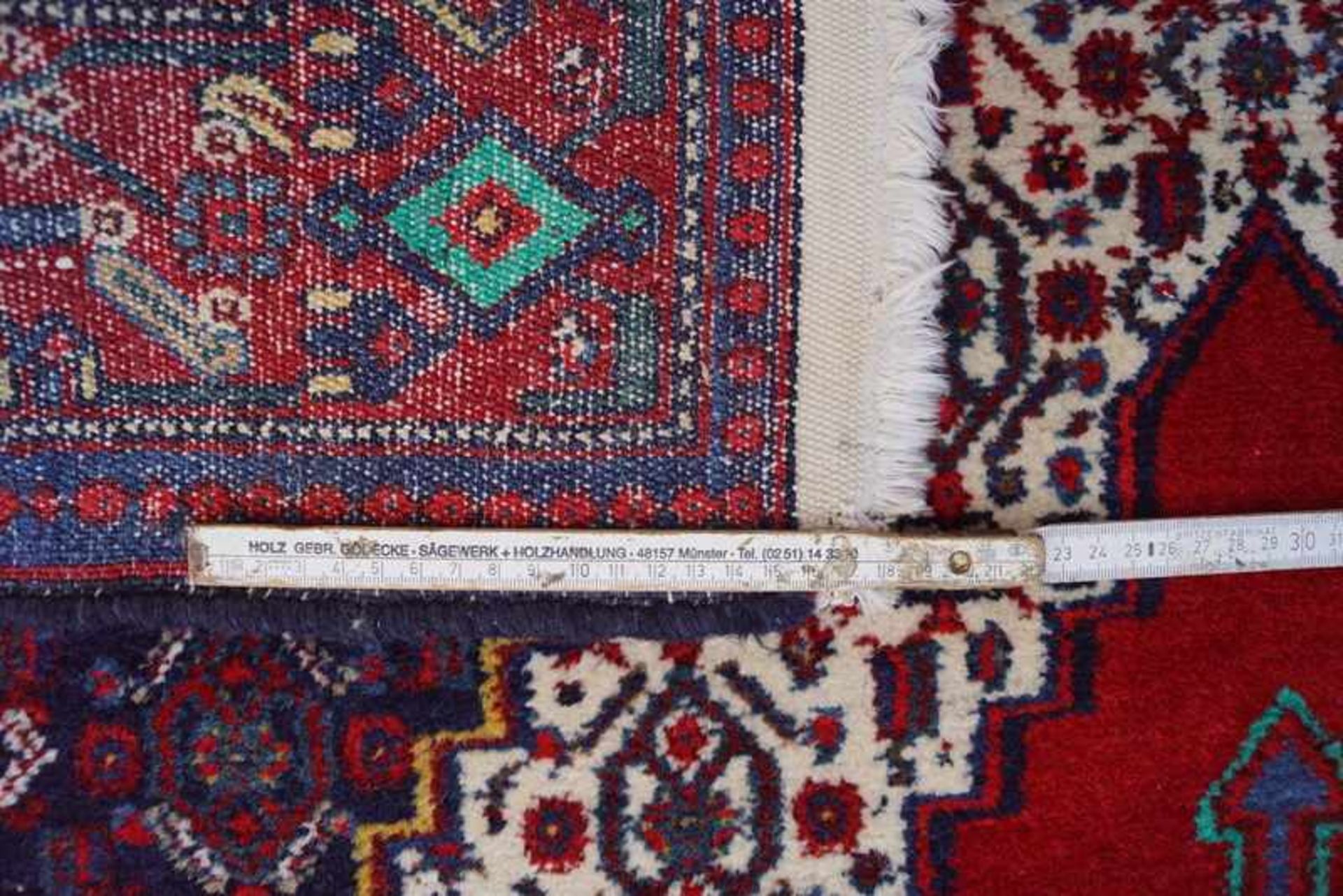 Persischer SennehWolle auf Wolle, blau, rot und beige mit Mittelmedaillon, 141 x 117 cm, guter - Image 4 of 4
